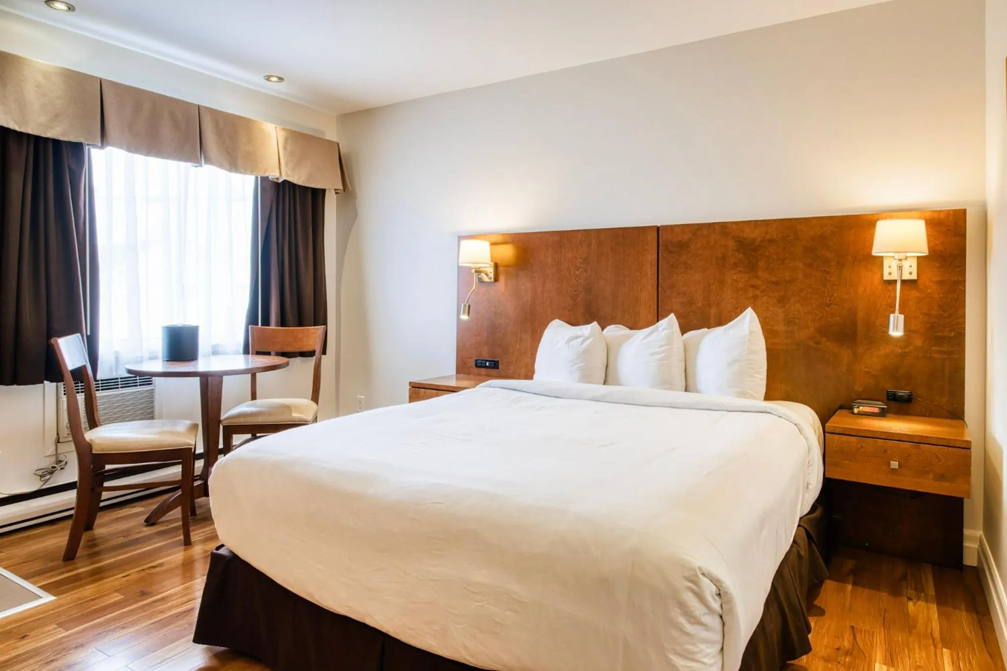 Bedroom in Motel Mistral