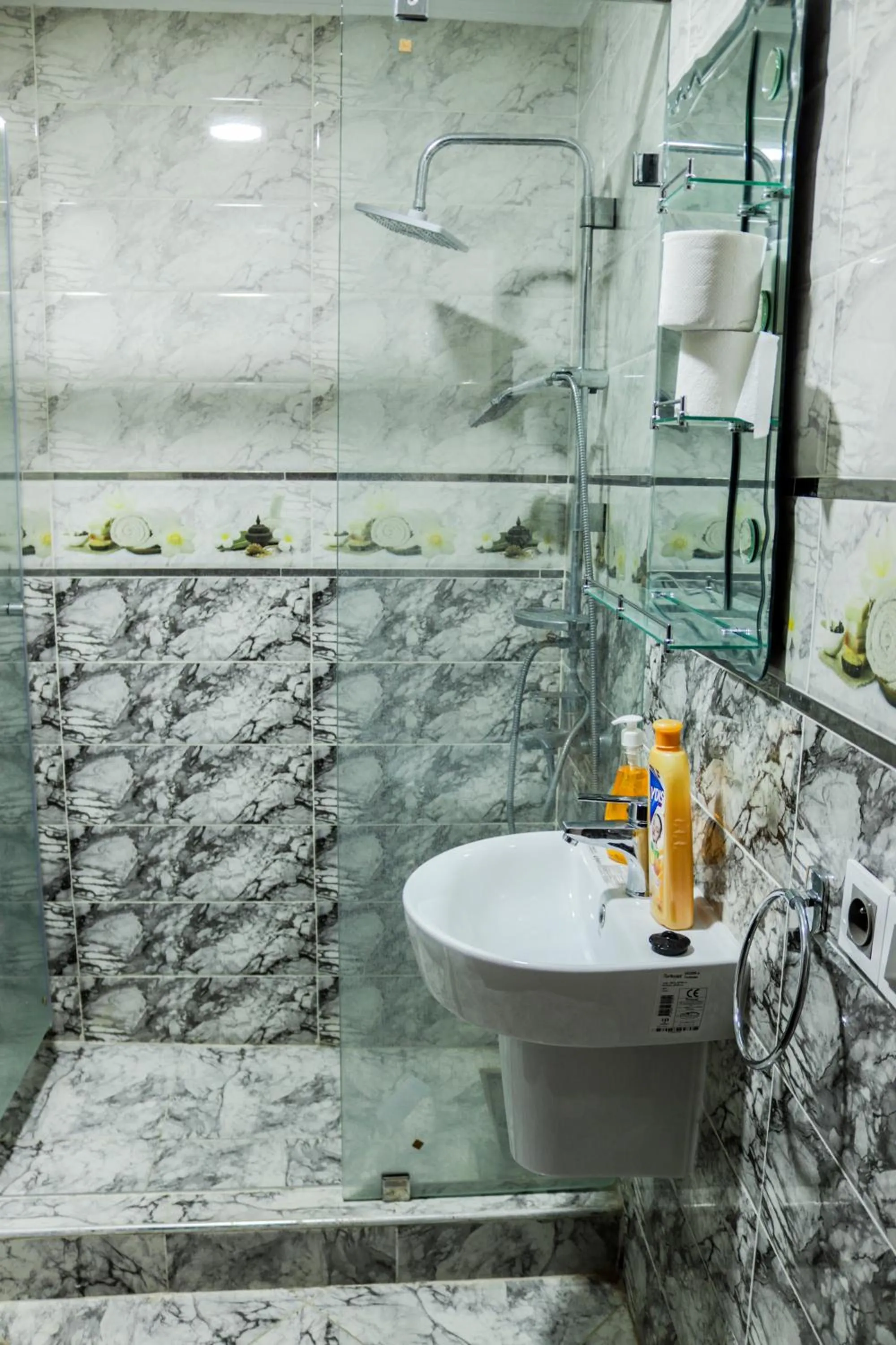 Shower in HOTEL BORJ EL ARAB