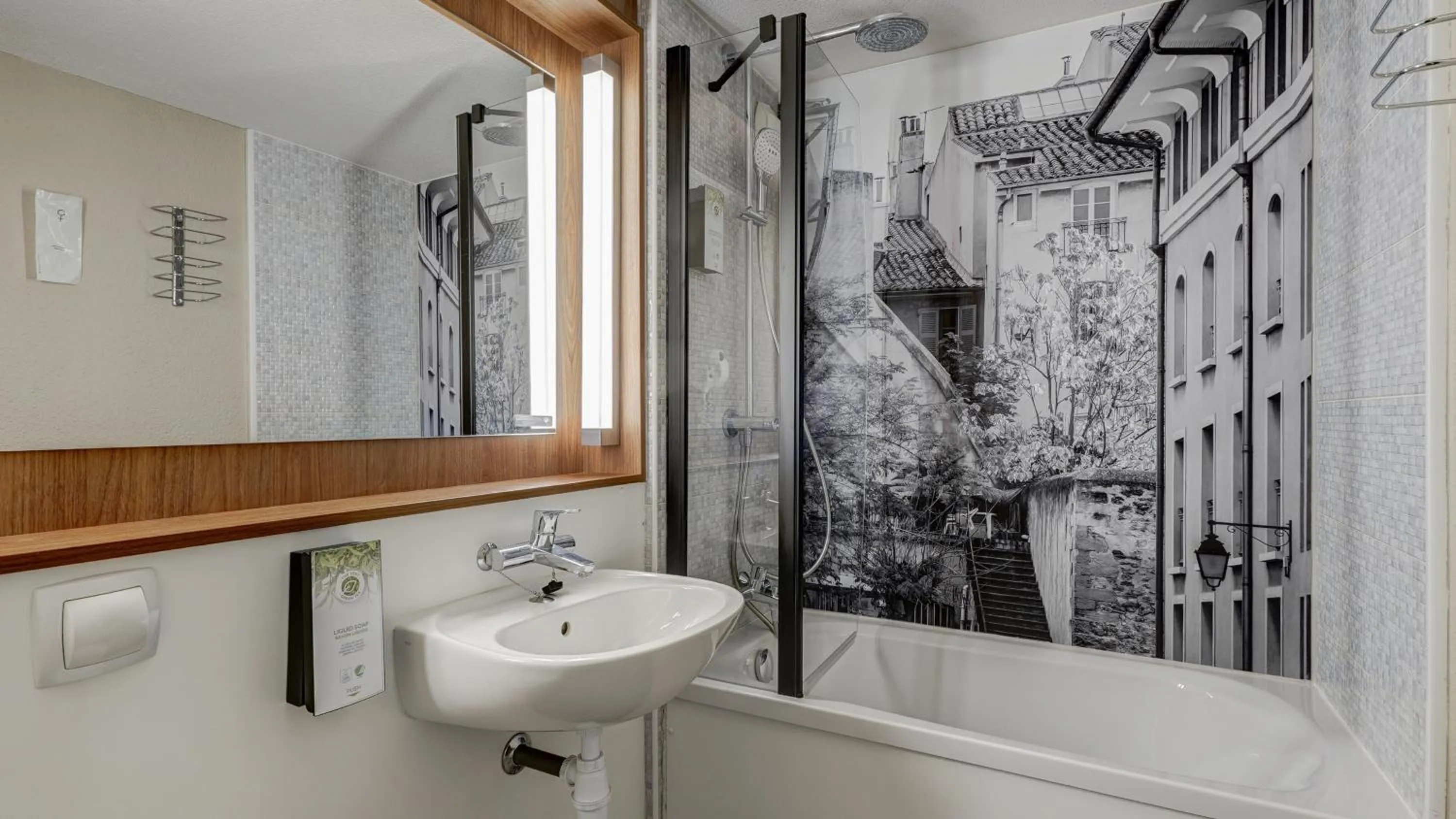 Bathroom in Campanile Hotel Compiegne