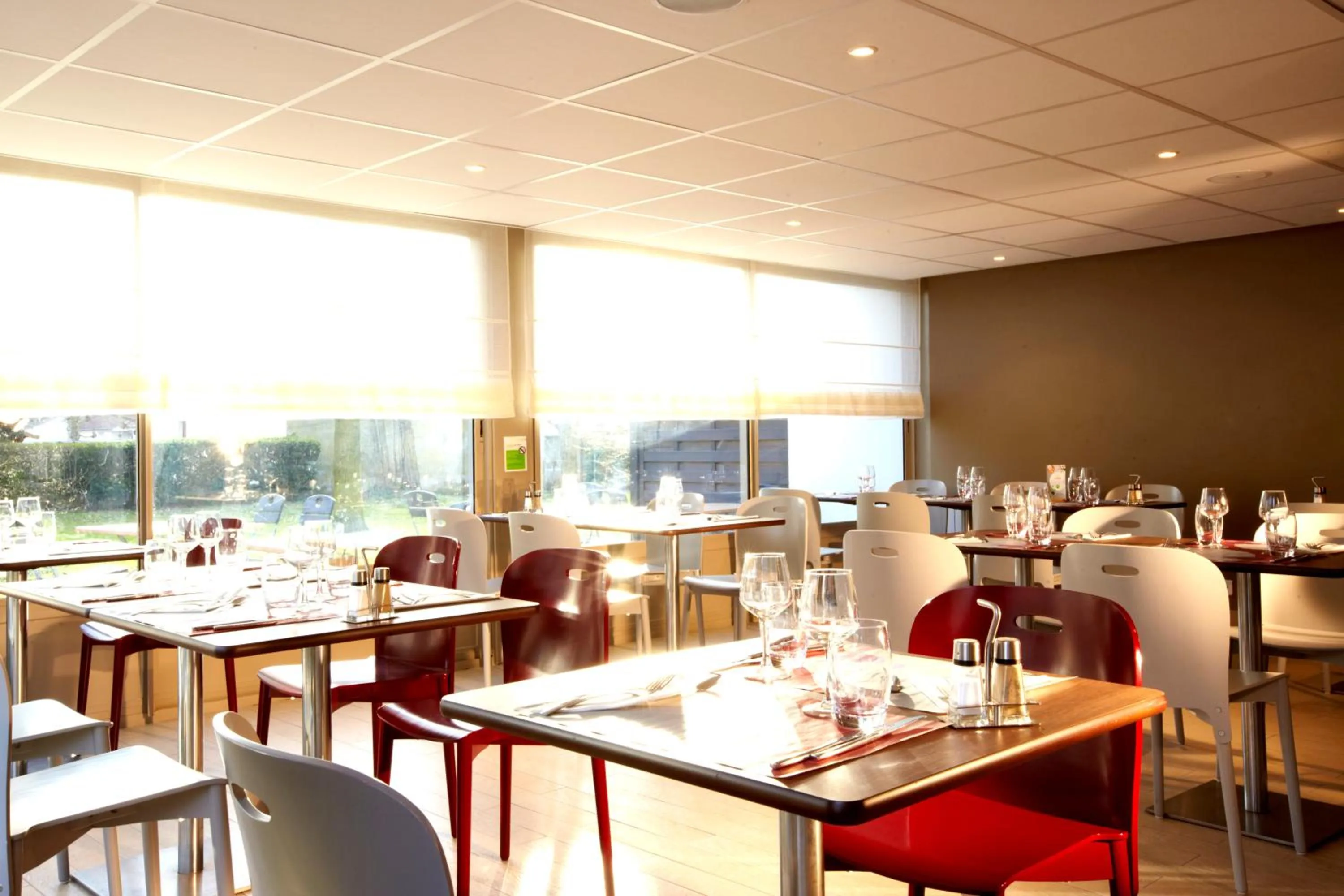 Restaurant/places to eat in Campanile Hotel Compiegne