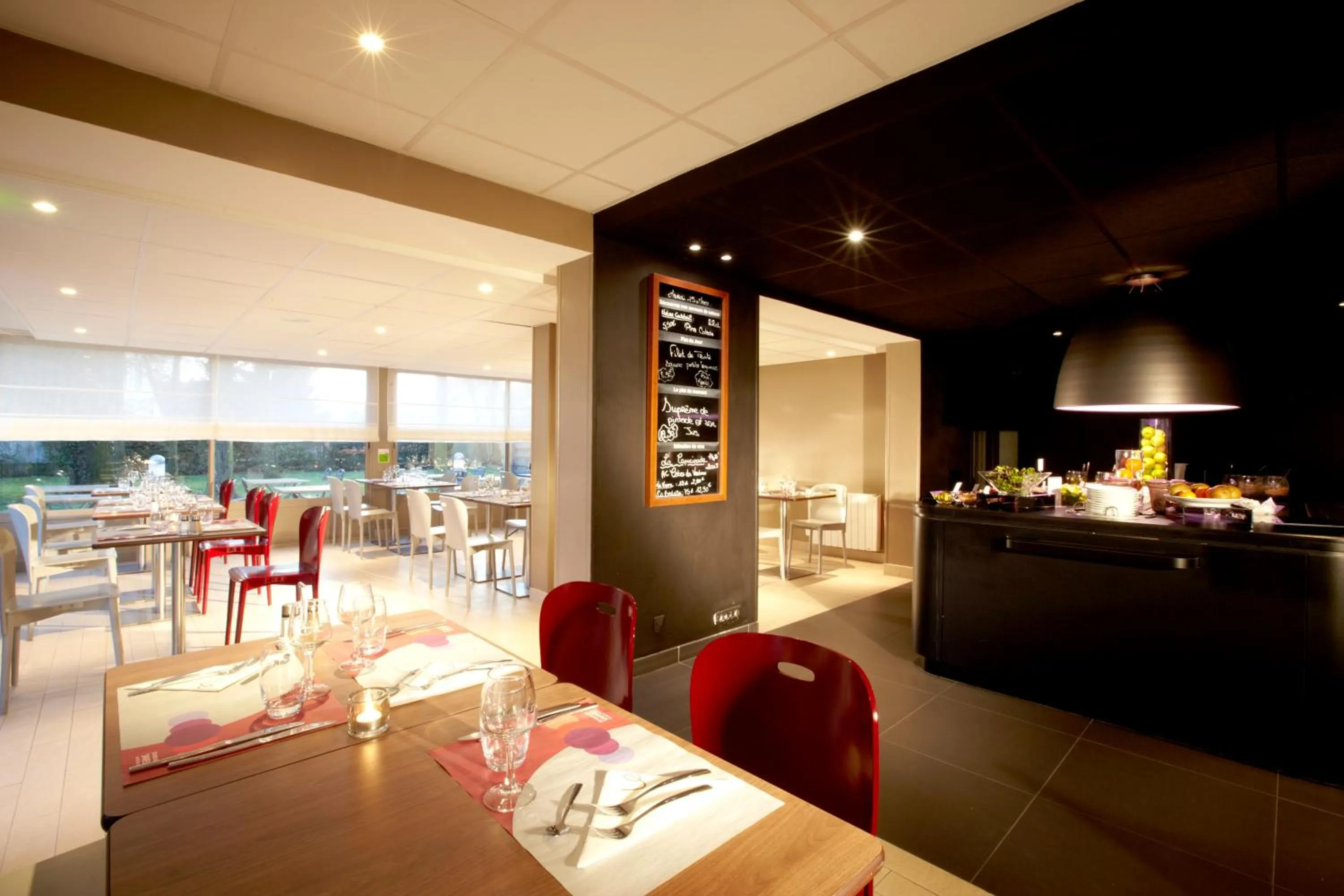 Restaurant/places to eat in Campanile Hotel Compiegne