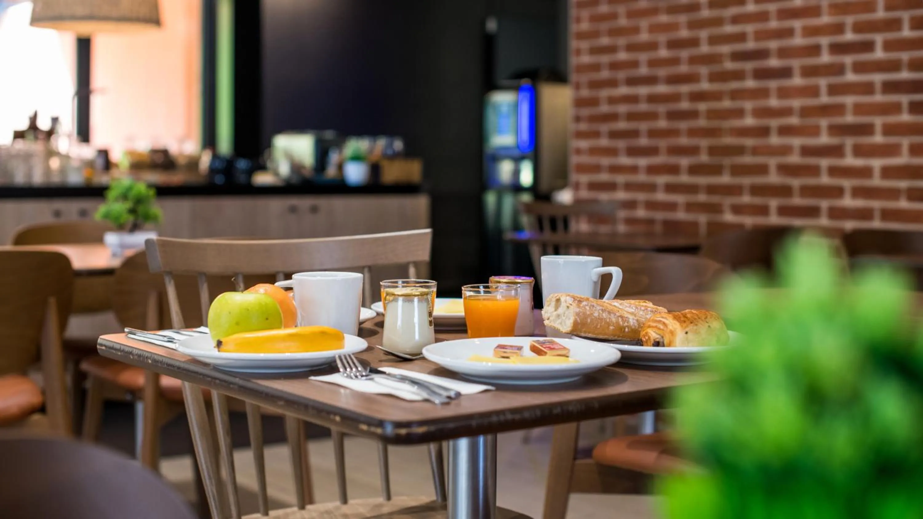 Breakfast in Campanile Hotel Compiegne