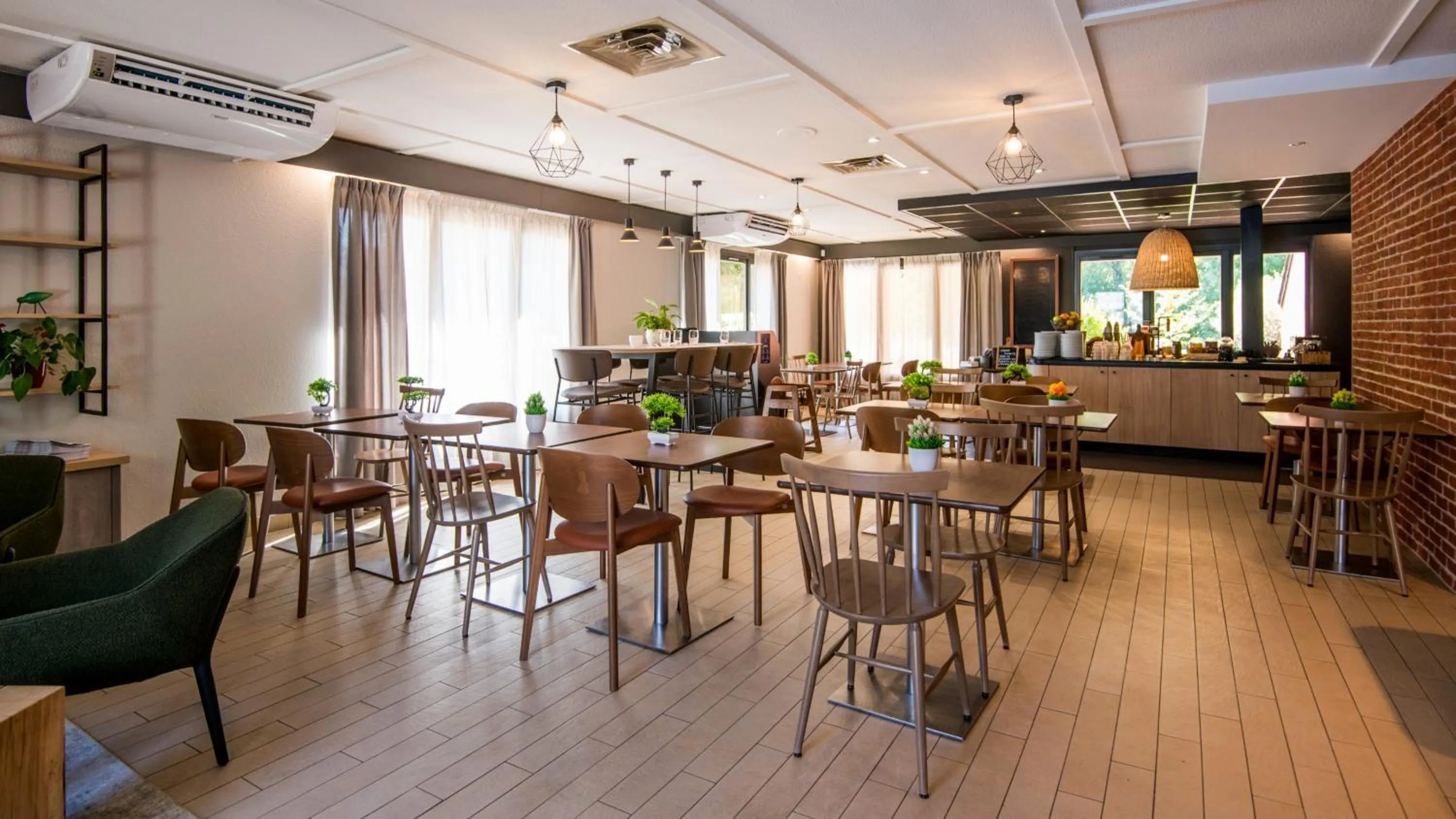 Restaurant/places to eat in Campanile Hotel Compiegne