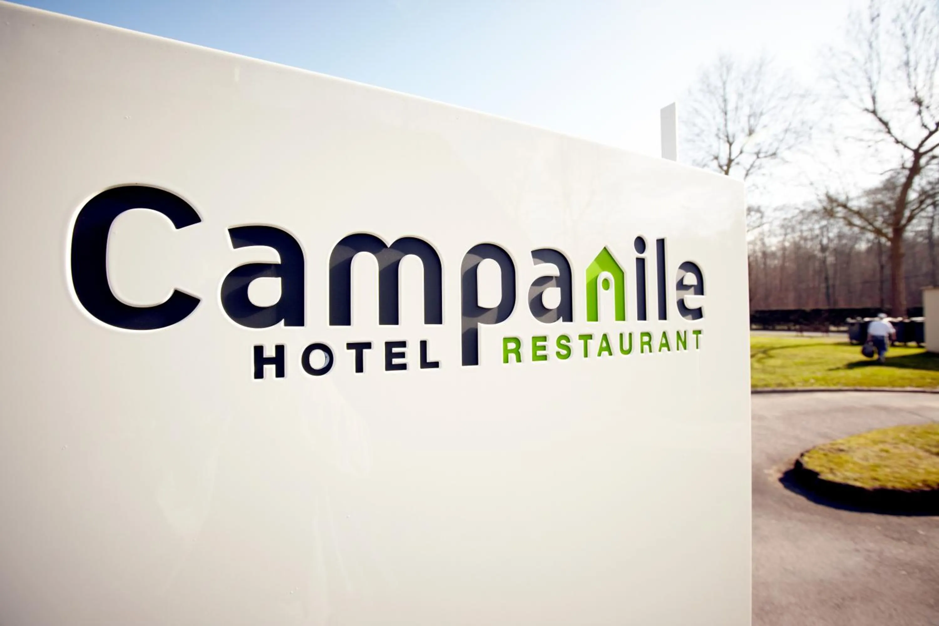 Facade/entrance in Campanile Hotel Compiegne
