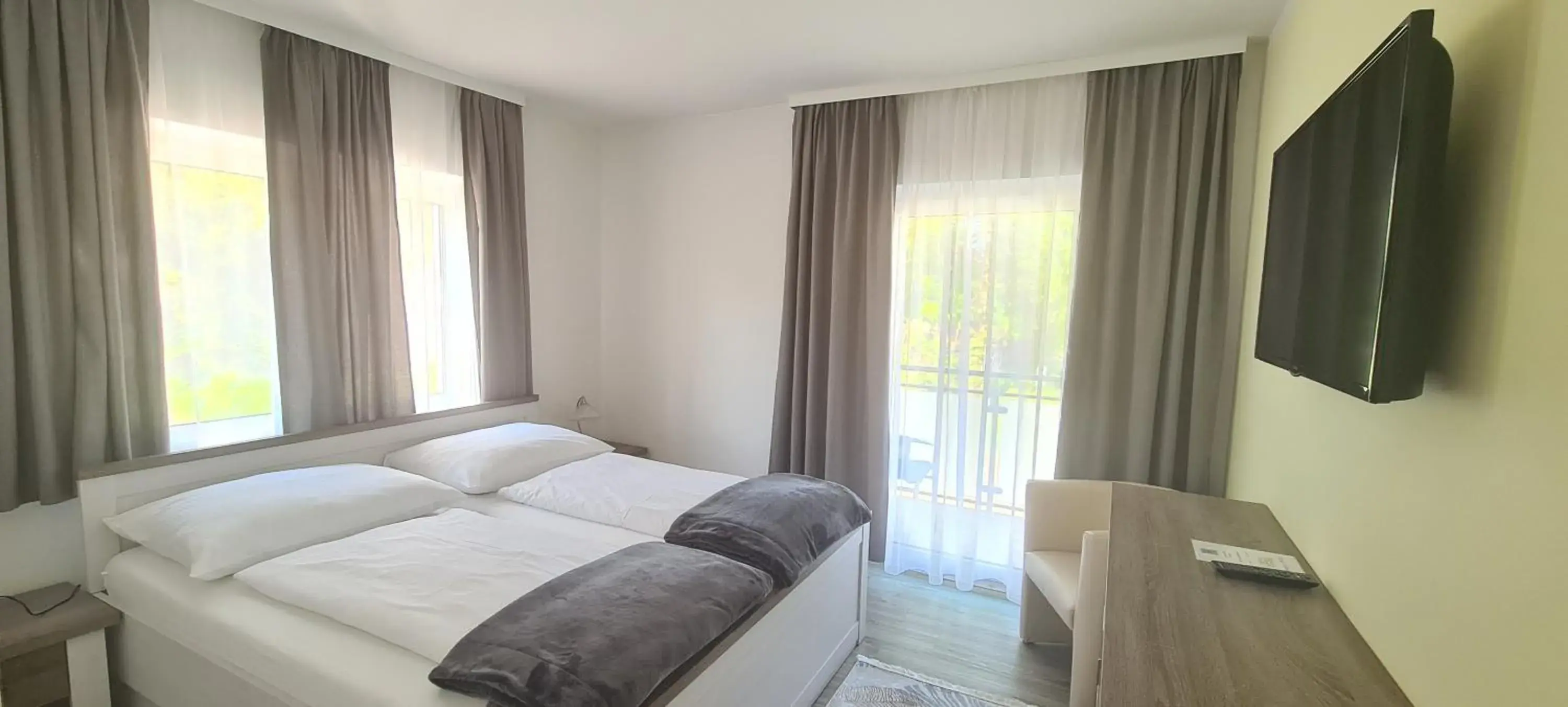 Double Room with Balcony - single occupancy in Fremdenzimmer& Appartementhaus Blassnig Double Room with Balcony - single occupancy in Fremdenzimmer& Appartementhaus Blassnig