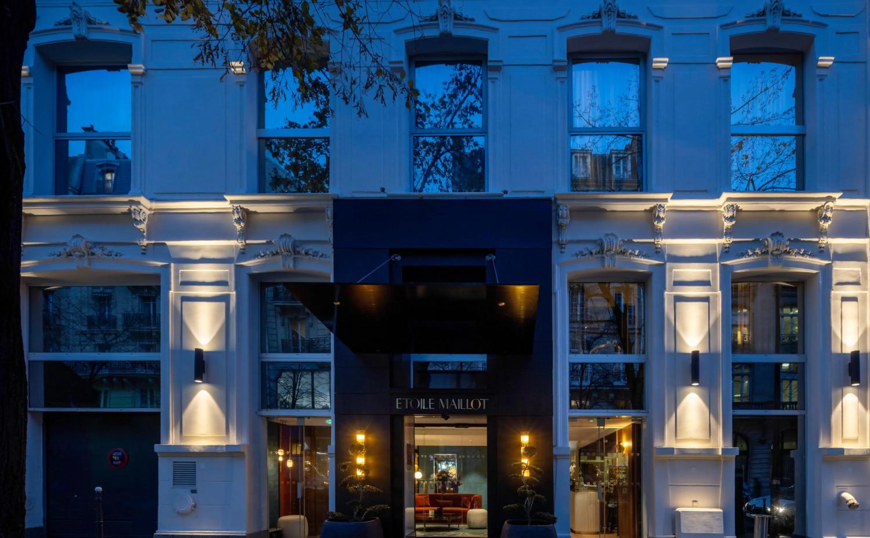 Facade/entrance in Hôtel Etoile Maillot