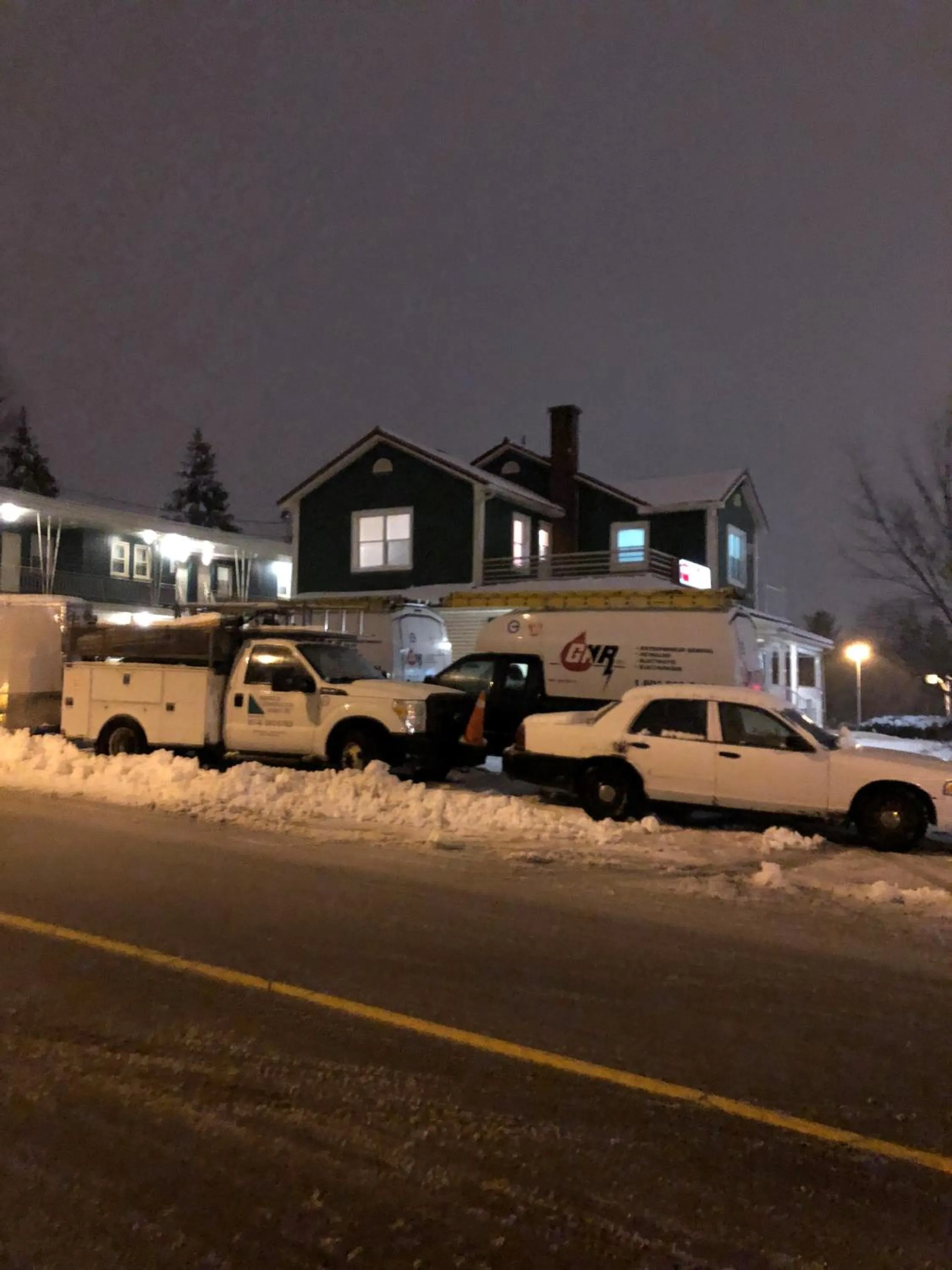 Parking in Motel Saint-Hilaire