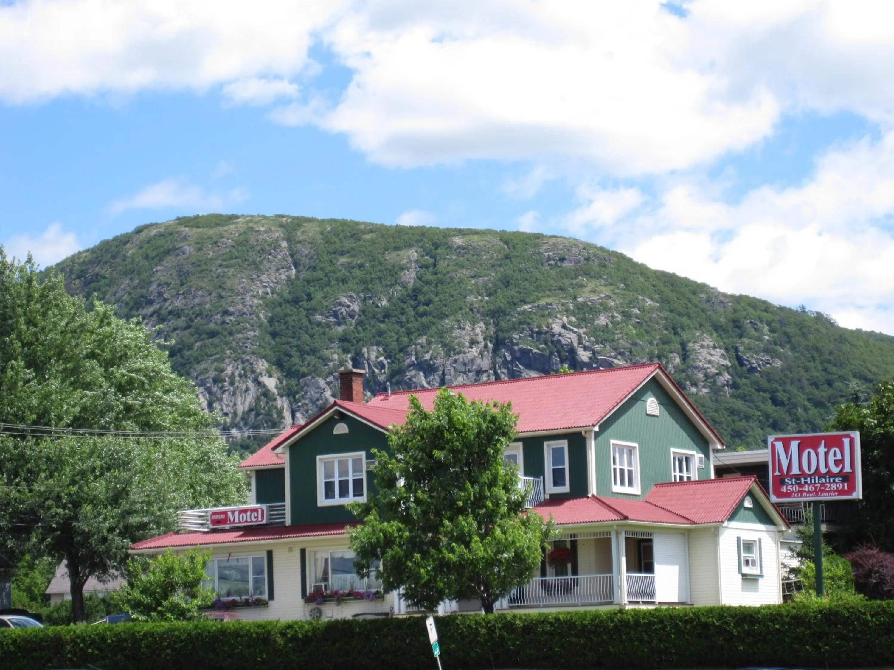 Property building in Motel Saint-Hilaire