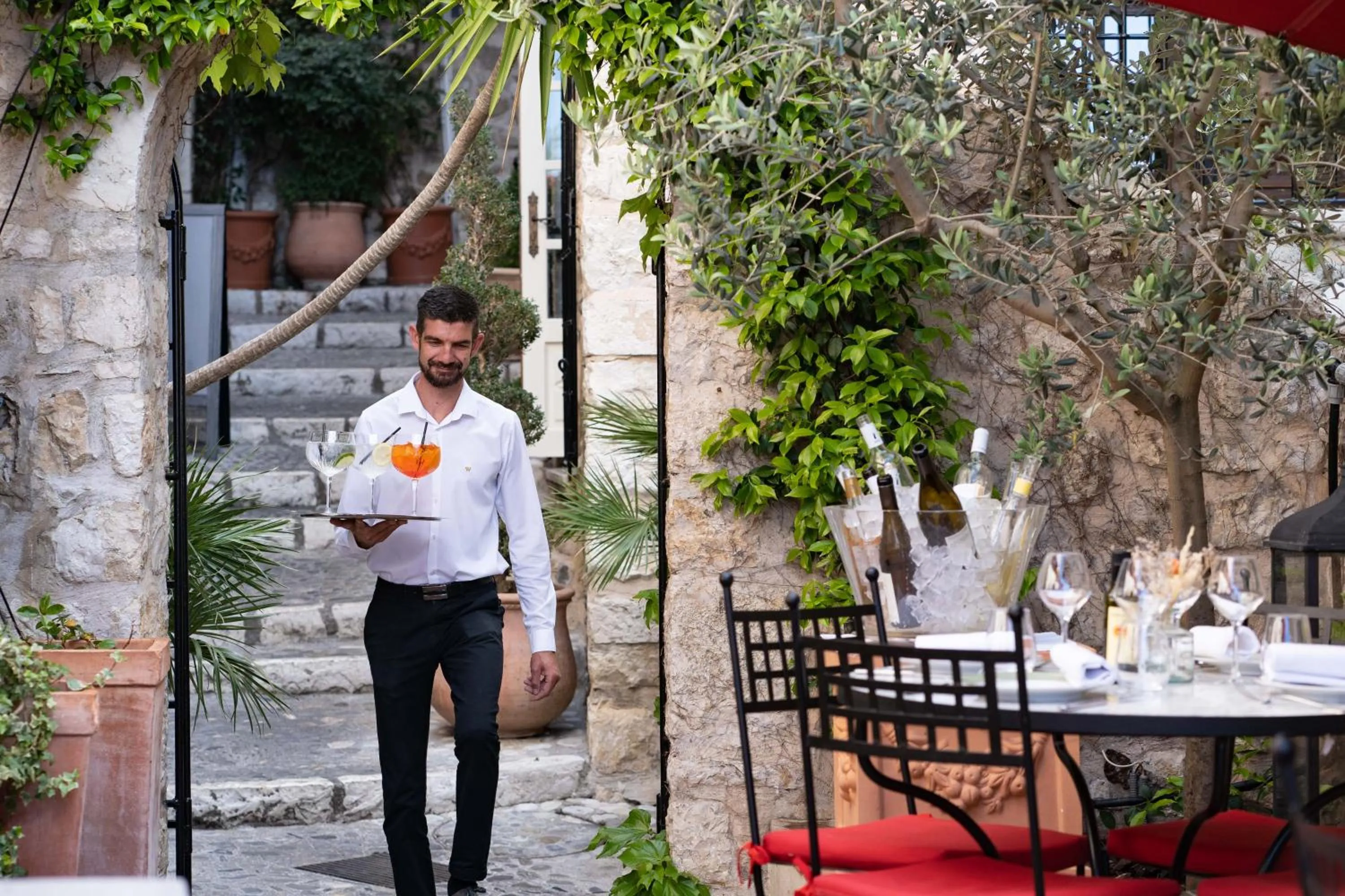 Restaurant/places to eat in Hotel Le Saint Paul