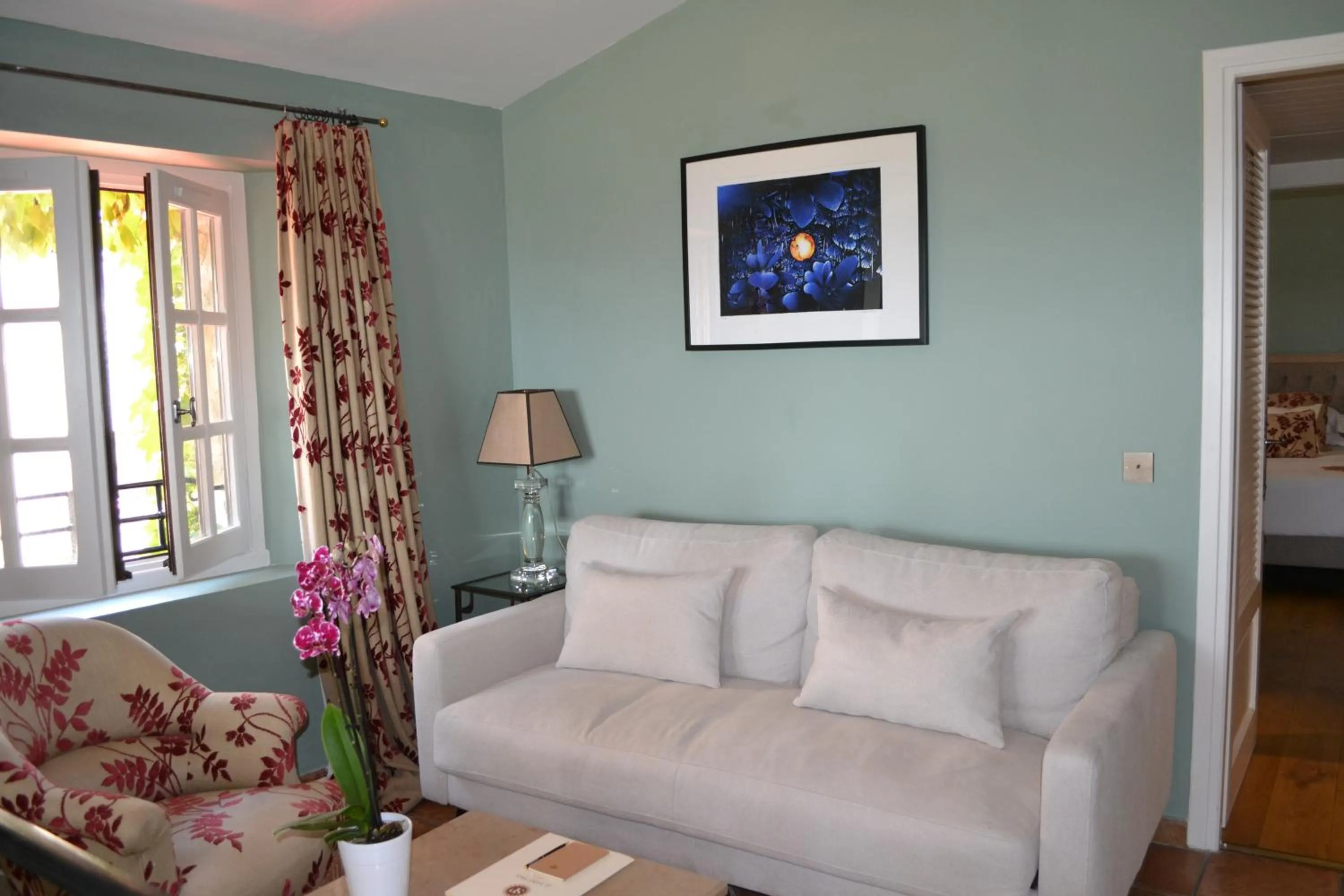 Living room, Bed in Hotel Le Saint Paul