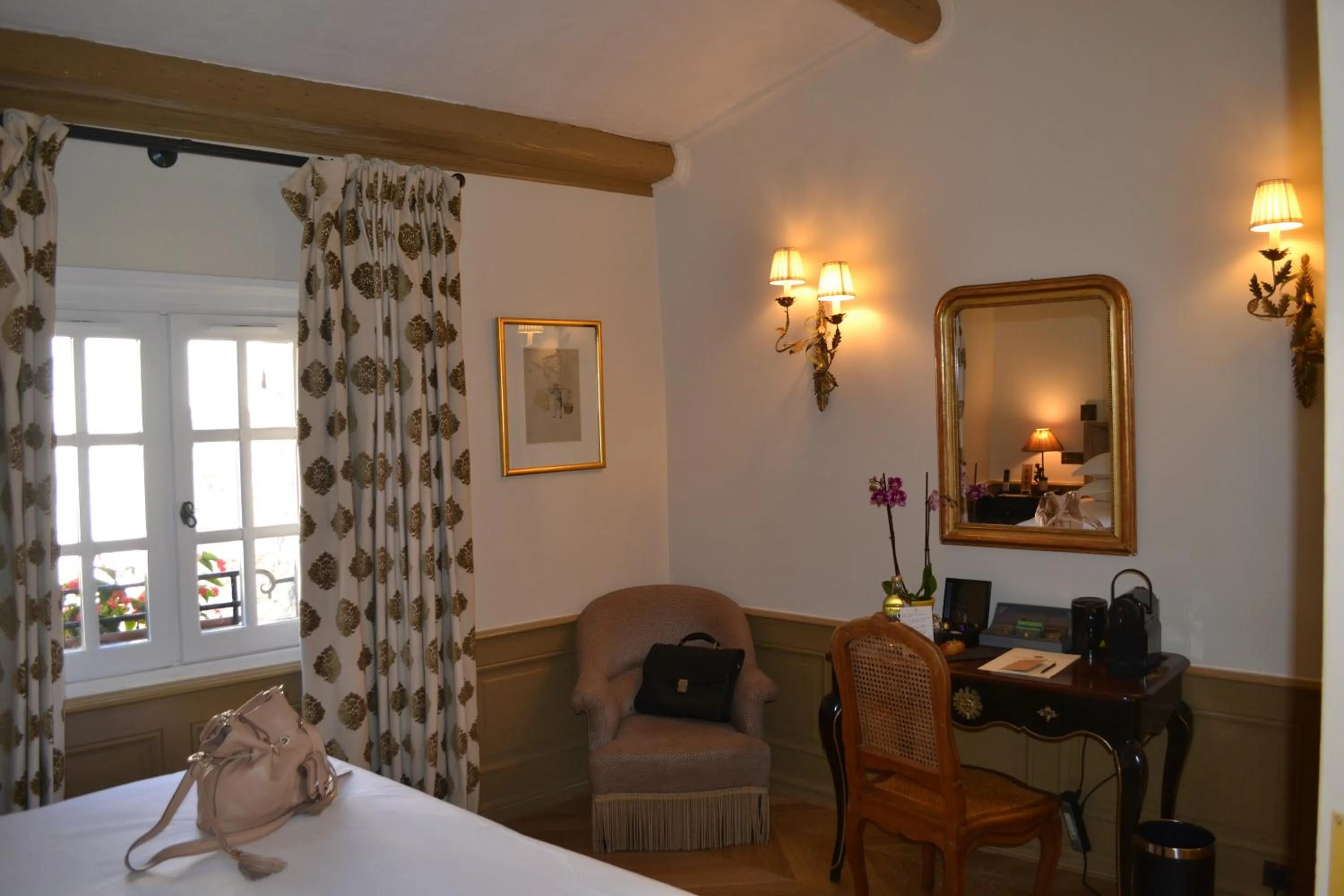 Photo of the whole room, Bed in Hotel Le Saint Paul