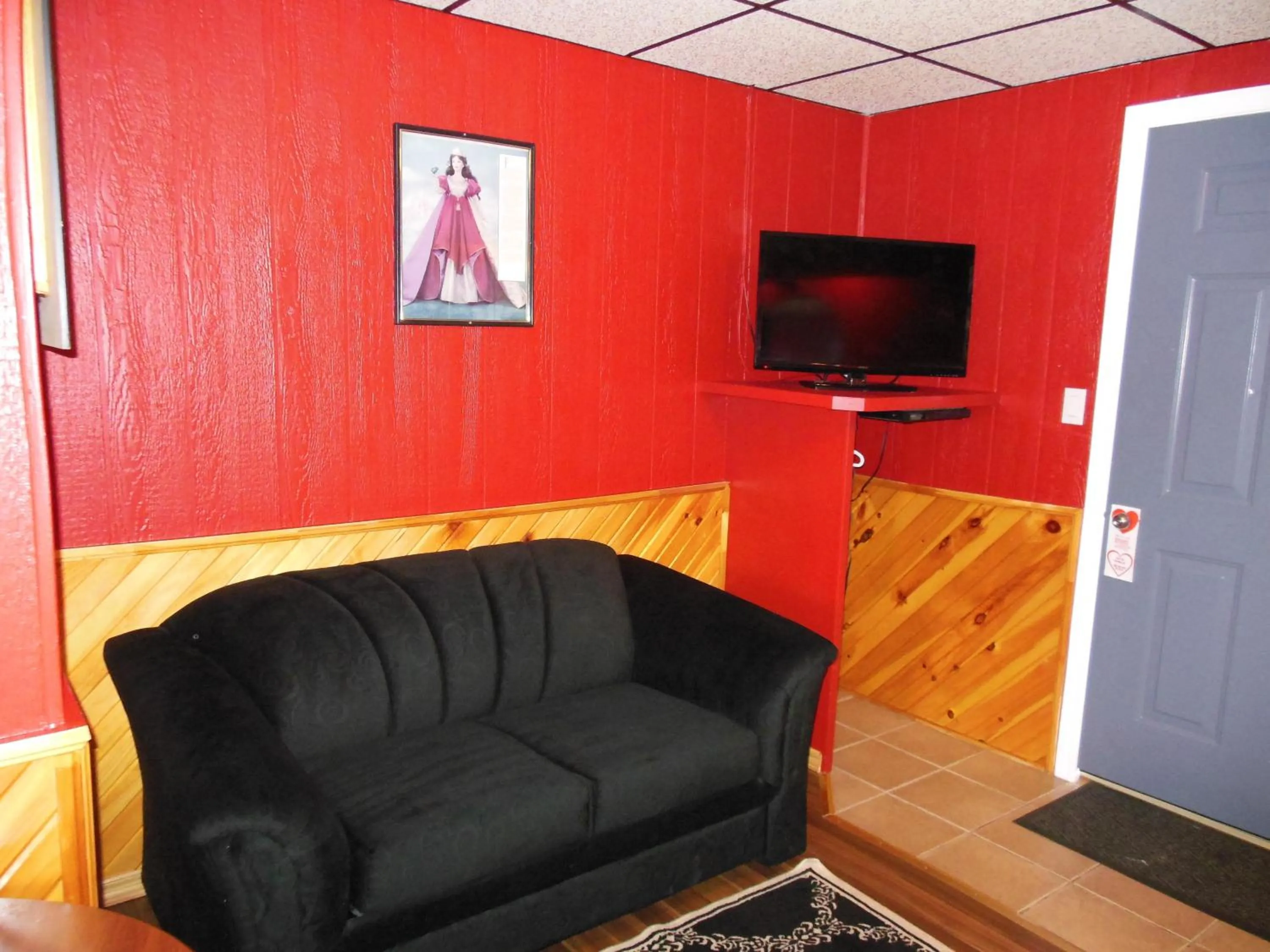 Living room in Motor Court Motel