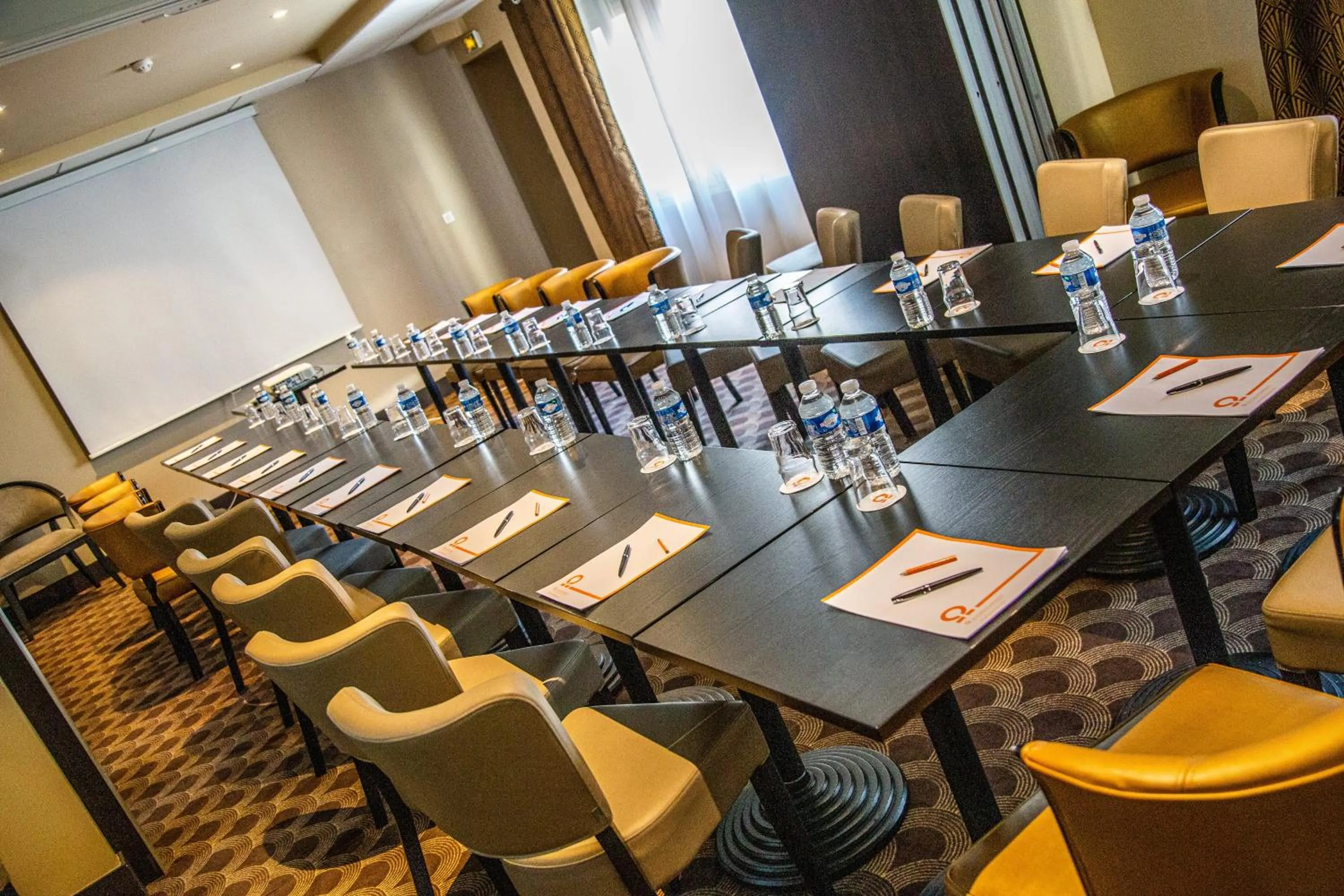 Meeting/conference room in Jehan De Beauce - Les Collectionneurs