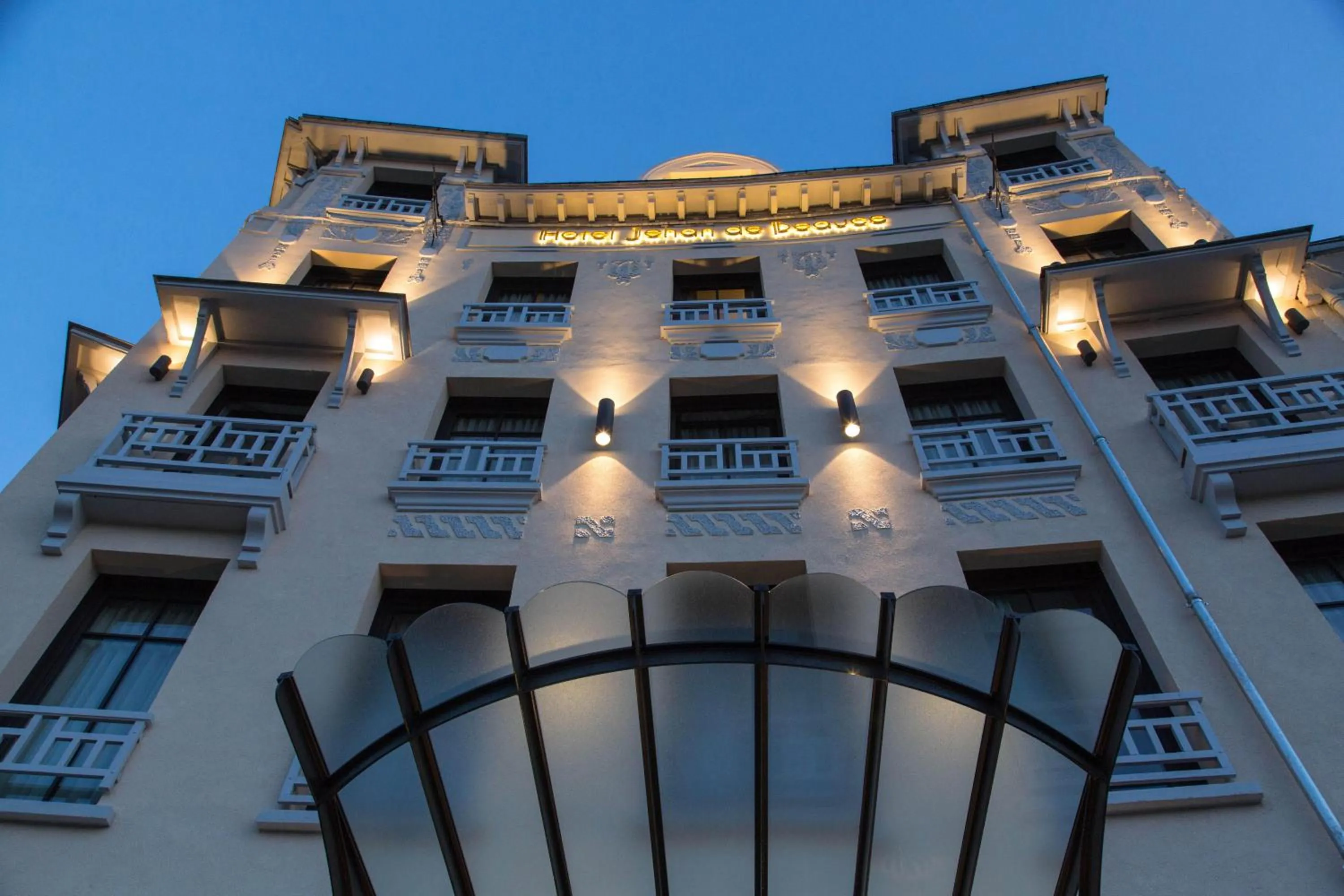 Facade/entrance in Jehan De Beauce - Les Collectionneurs