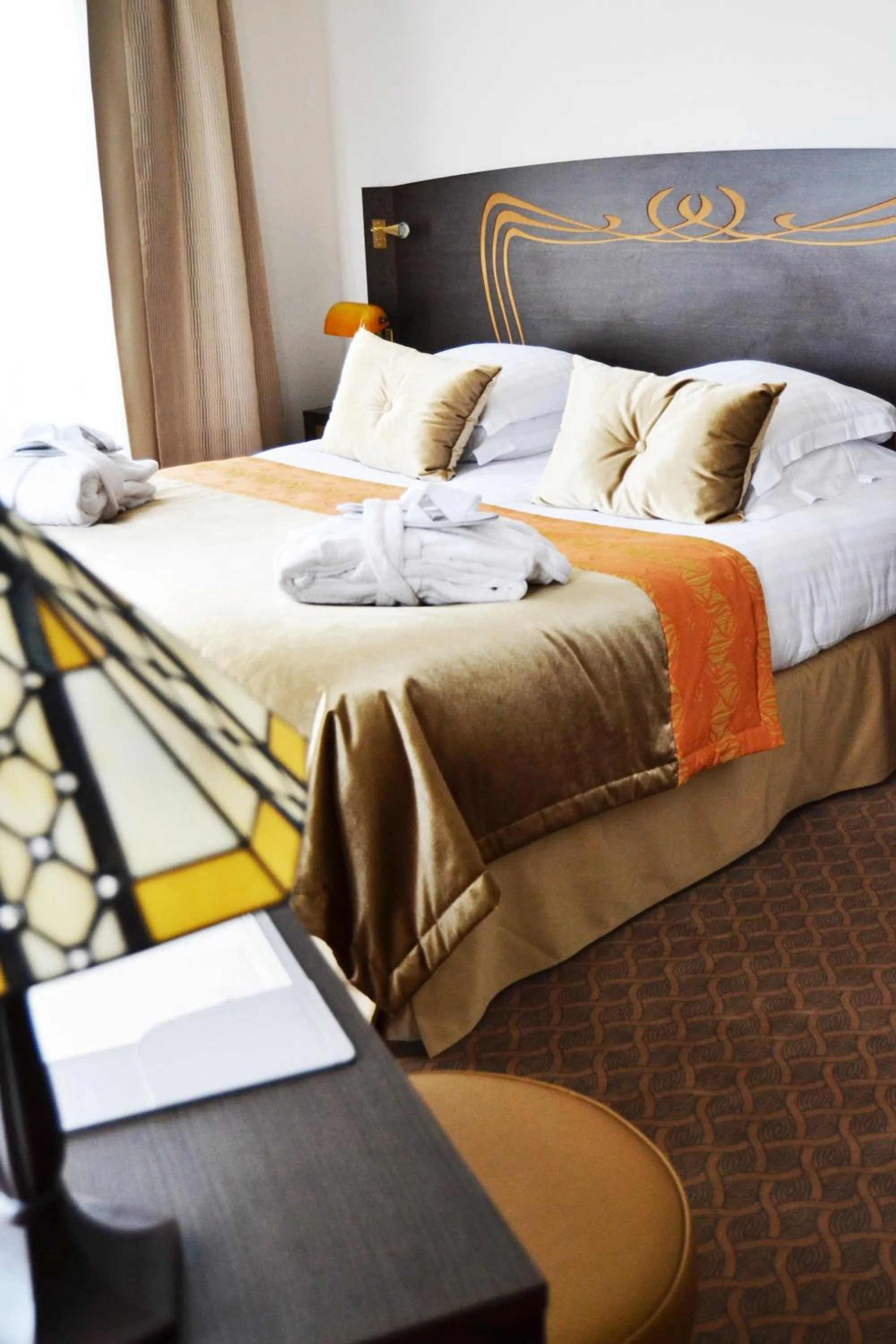 Bedroom, Bed in Jehan De Beauce - Les Collectionneurs