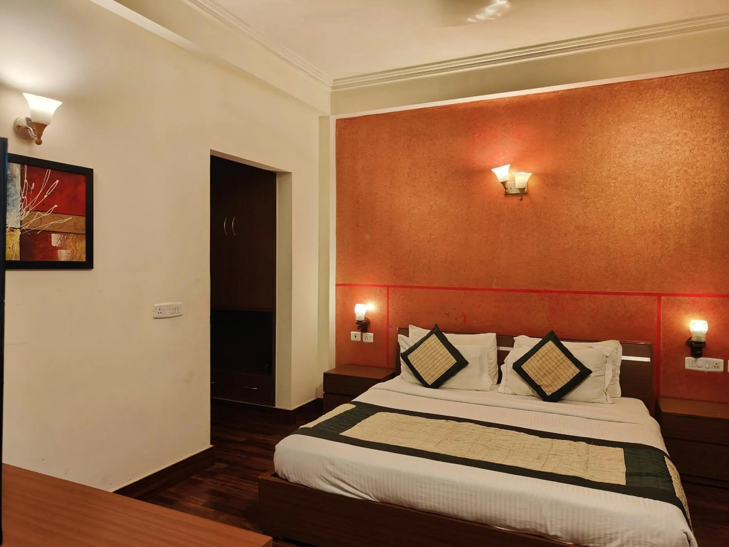 Deluxe Double or Twin Room - single occupancy in Tavisha Villa Golf Course MG Road Deluxe Double or Twin Room - single occupancy in Tavisha Villa Golf Course MG Road
