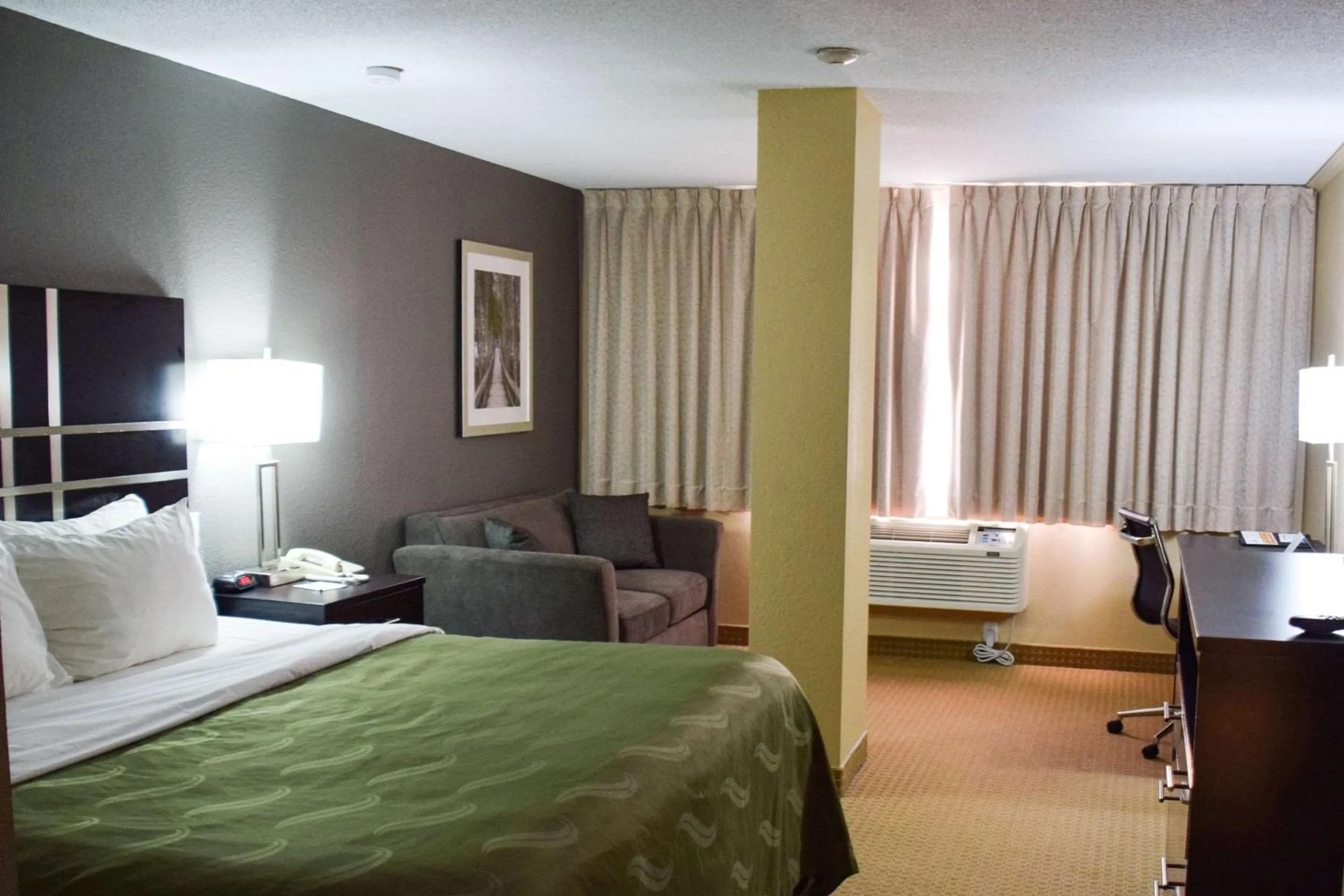 Photo of the whole room, Bed in Quality Inn