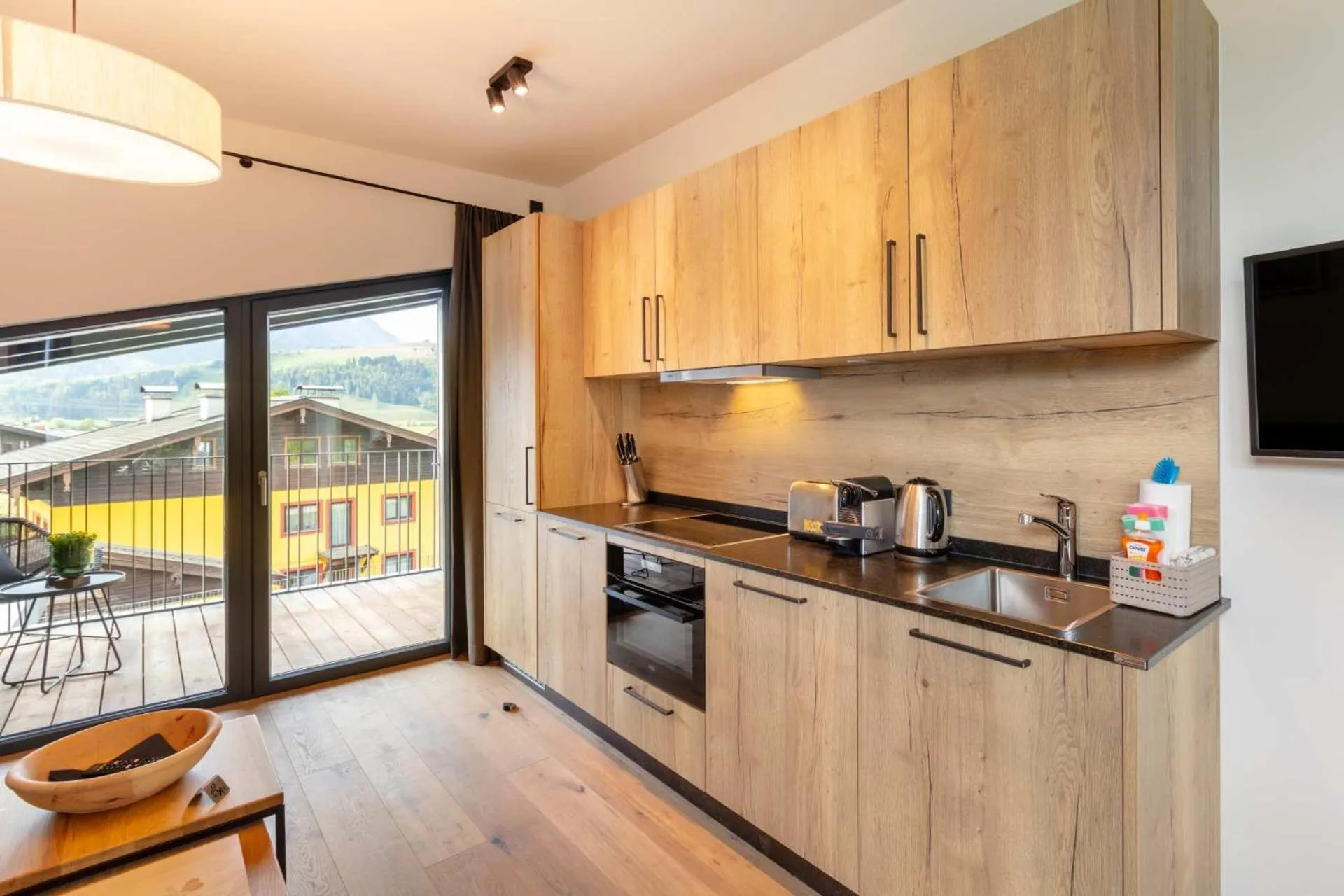 Kitchen or kitchenette in Emma Deluxe Aparthotel aircondition in summer & ganzjährig beheizter Außenpool direkt beim Skibus