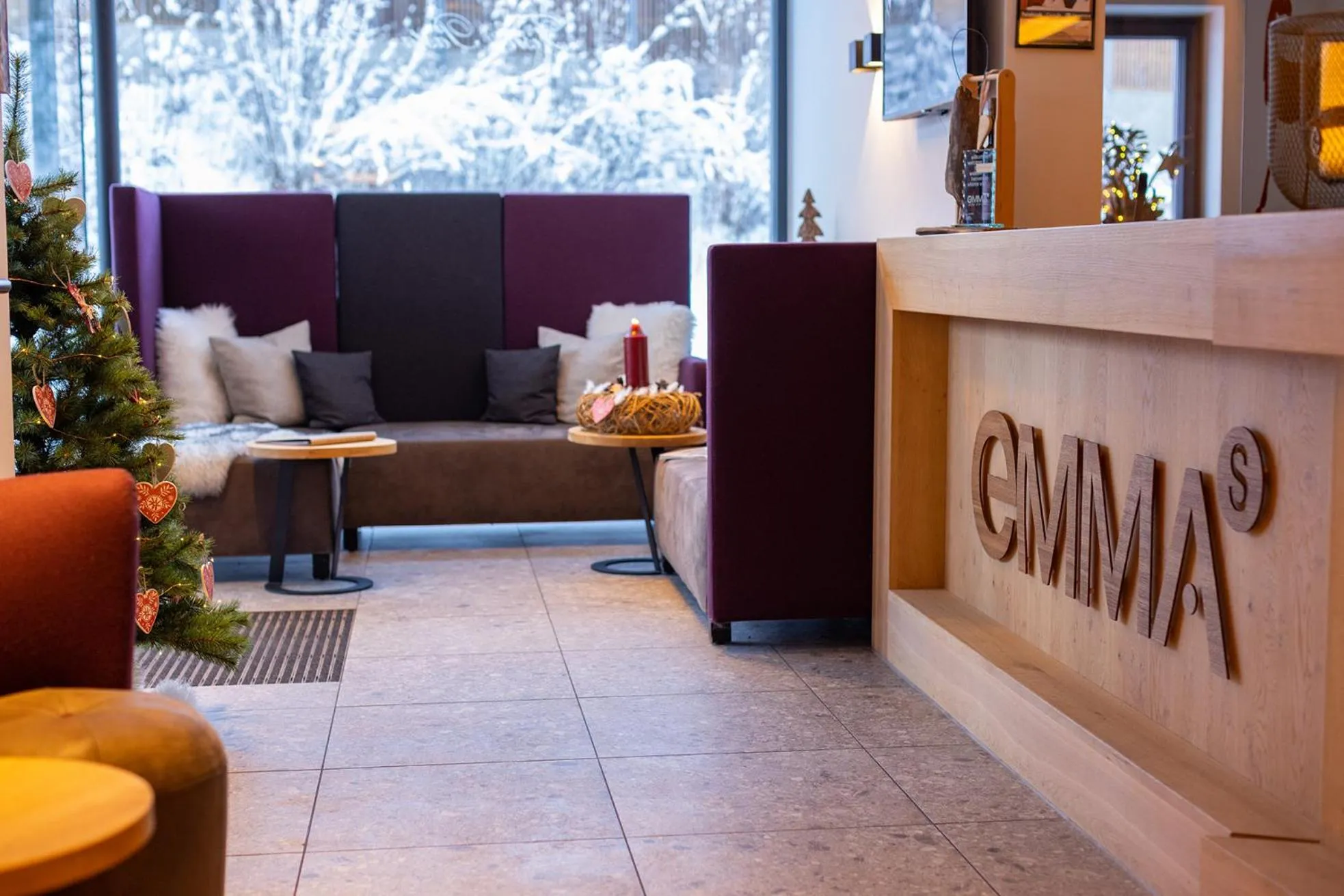 Facade/entrance in Emma Deluxe Aparthotel aircondition in summer & ganzjährig beheizter Außenpool direkt beim Skibus