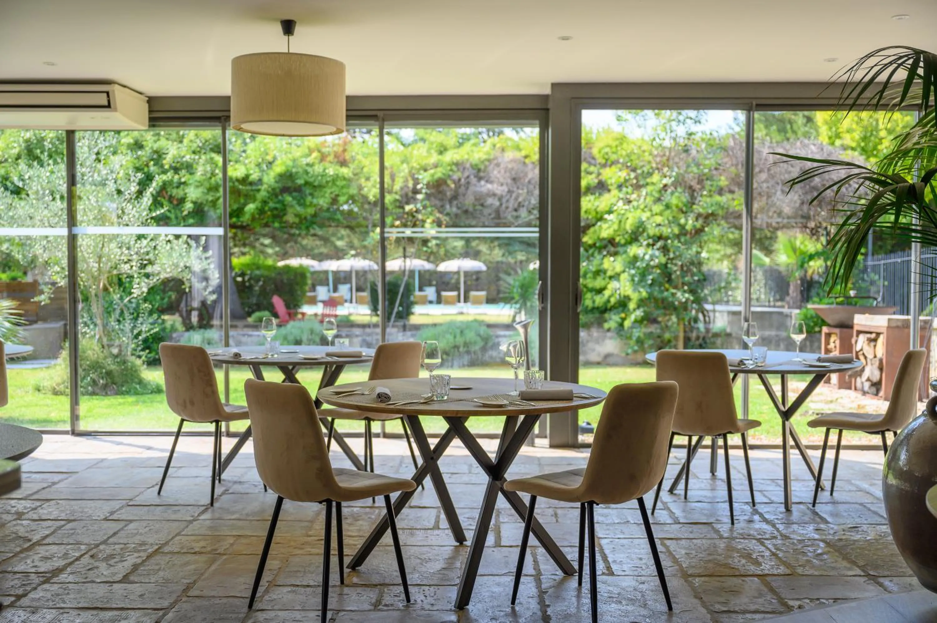 Restaurant/places to eat in Villa Augusta