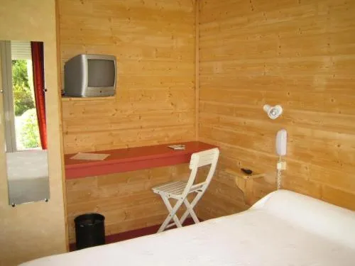 Bed in Logis - Hôtel & restaurant Les Trois Fontaines