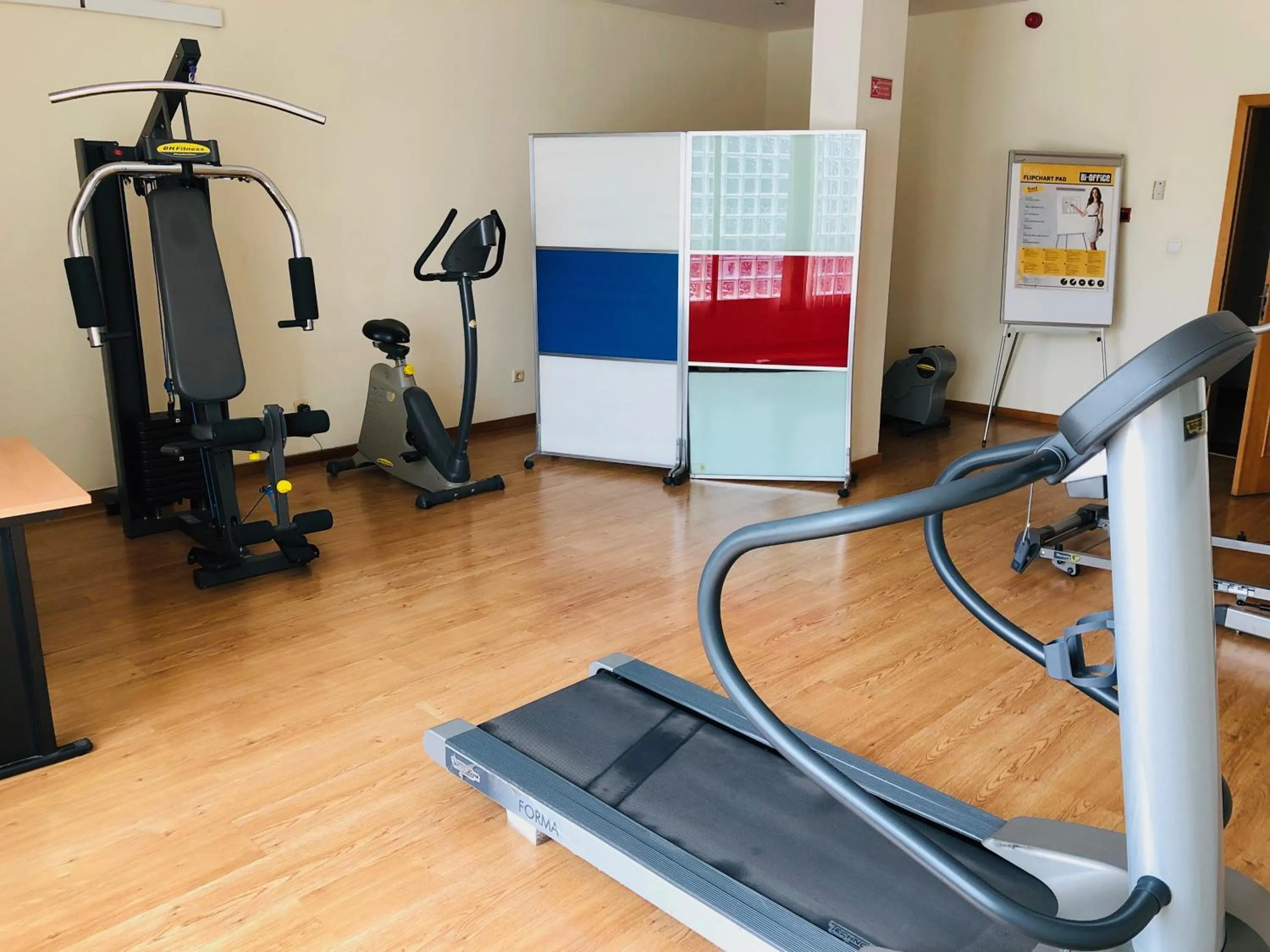 Fitness centre/facilities in Golden Park Hotel