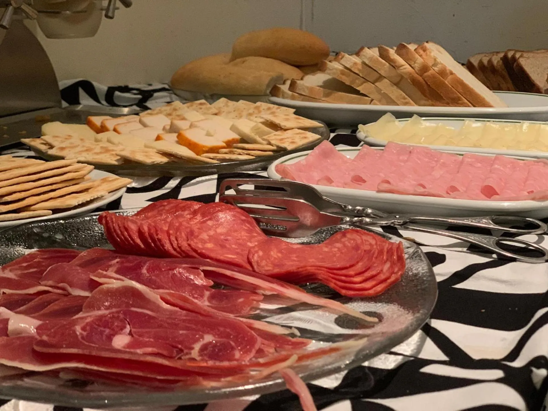 Food and drinks in Golden Park Hotel