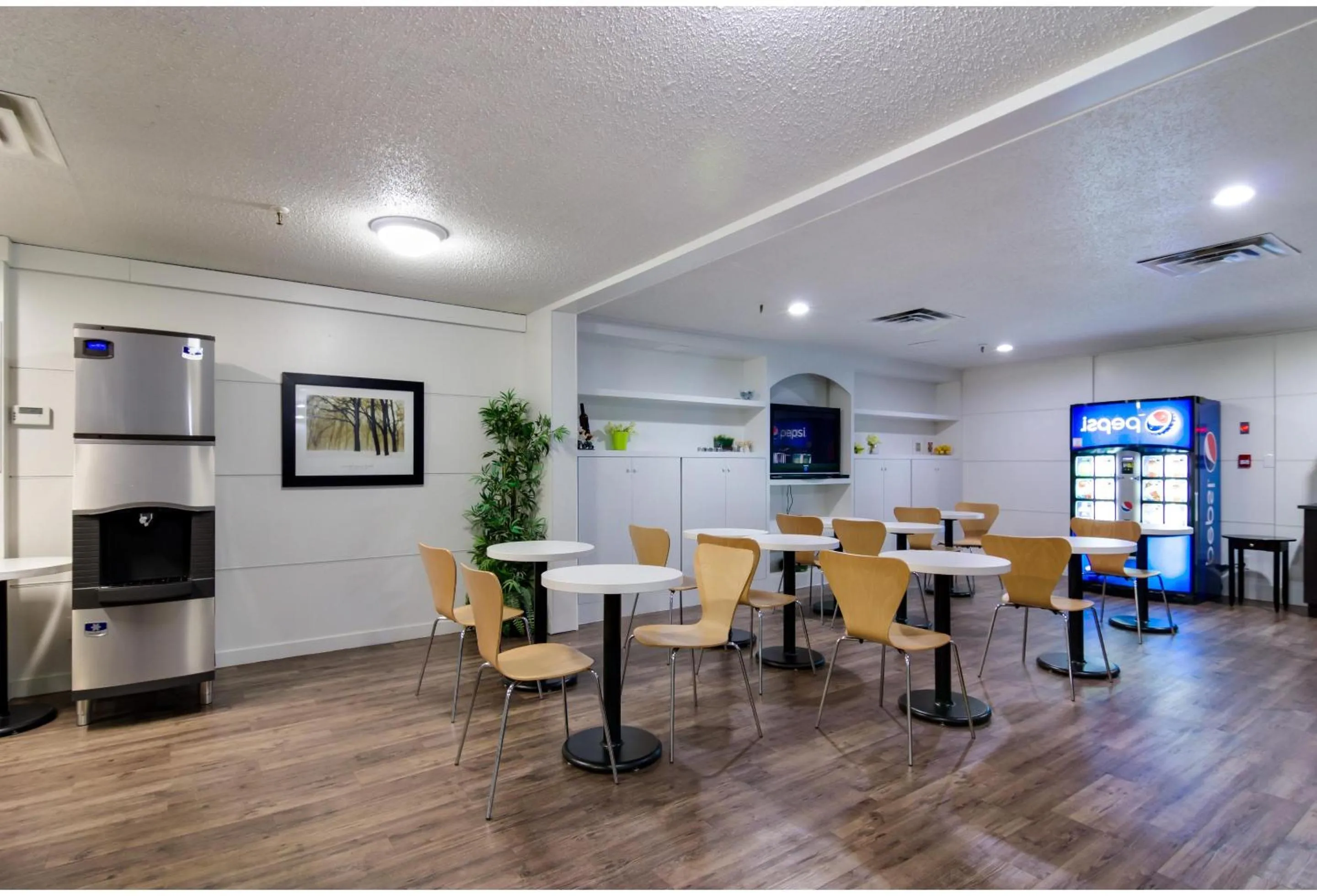Seating area in Motel 6 Kerrobert, SK