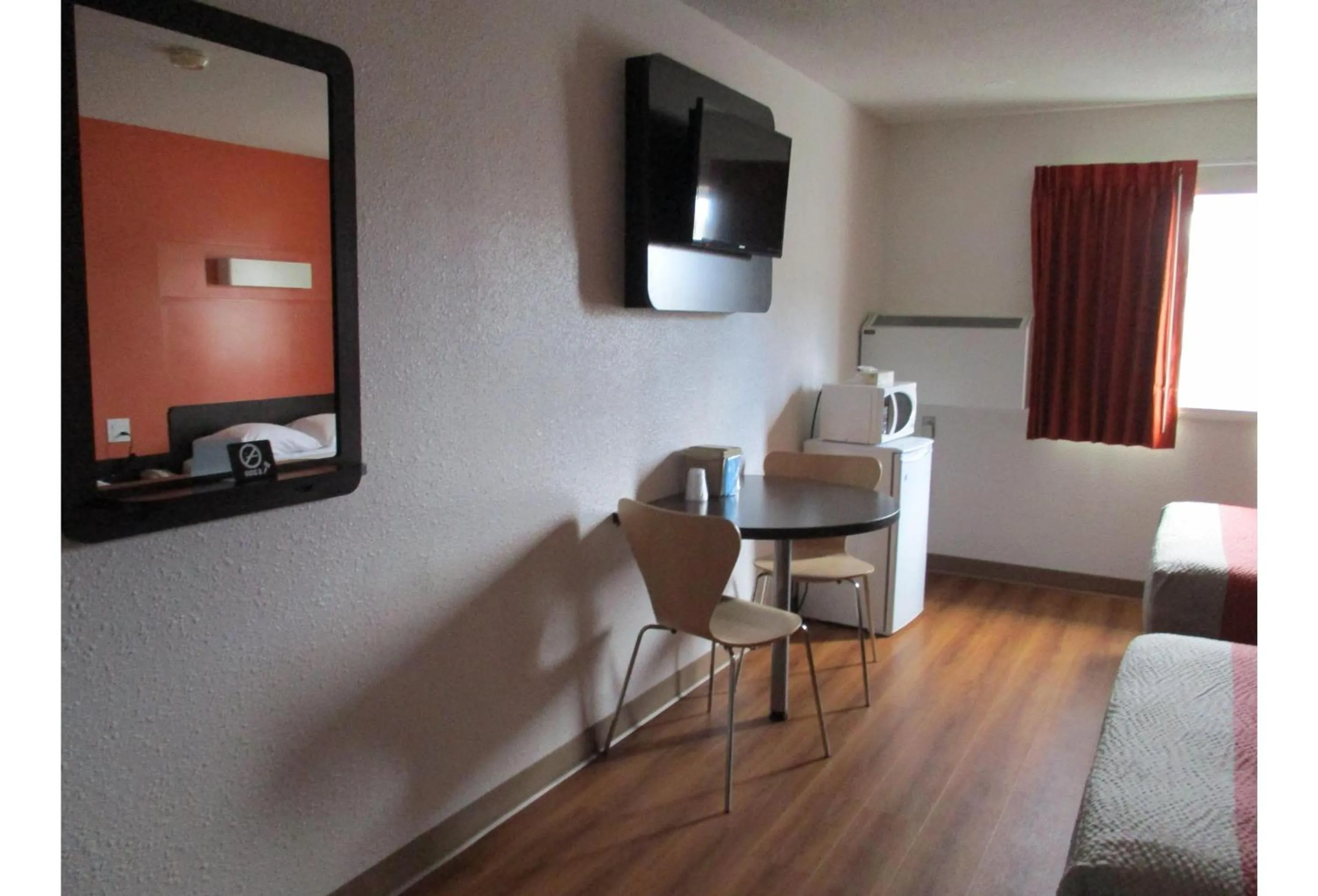 Bedroom in Motel 6 Kerrobert, SK