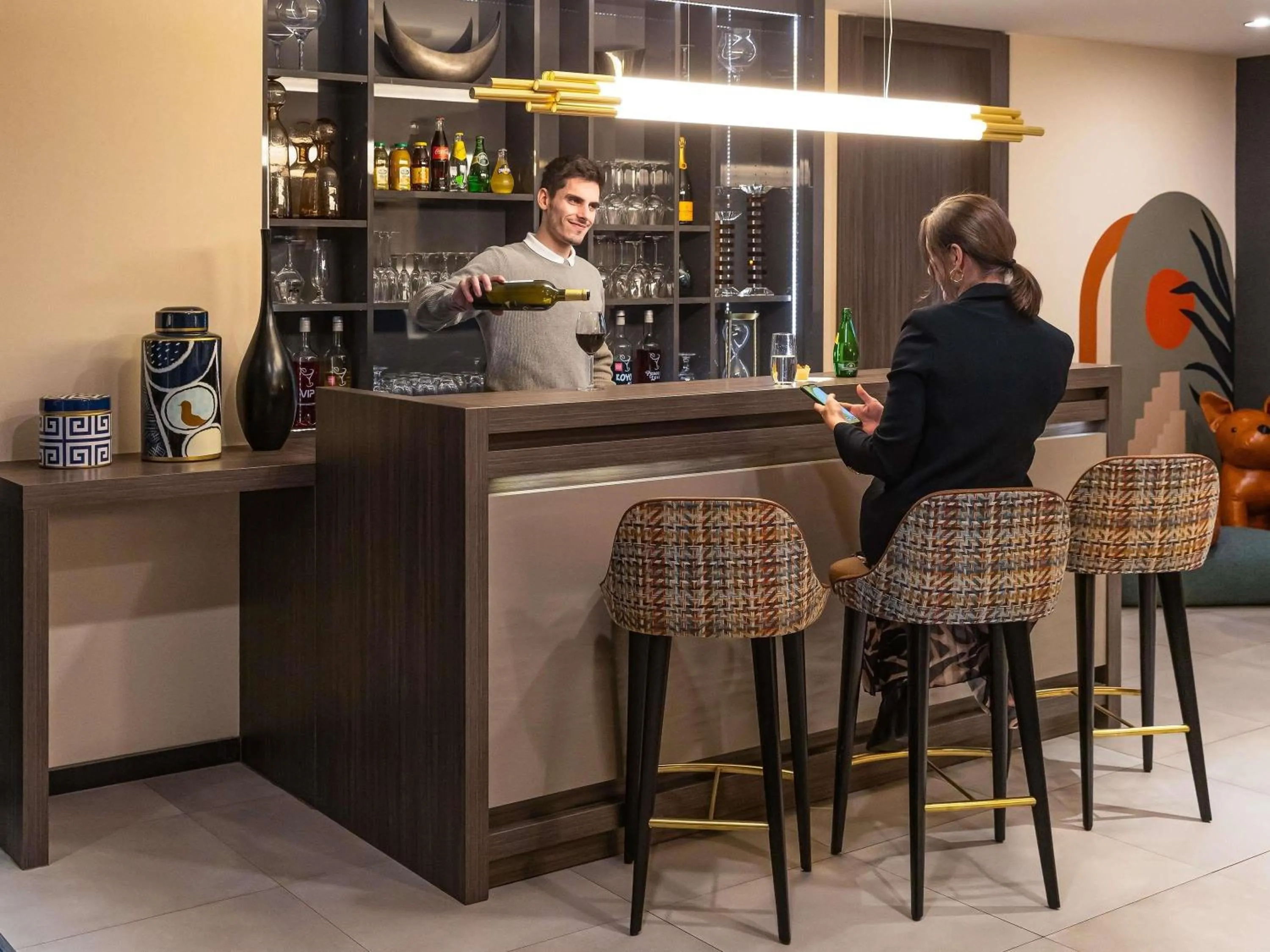 Lounge or bar in ibis Styles Saint-Quentin