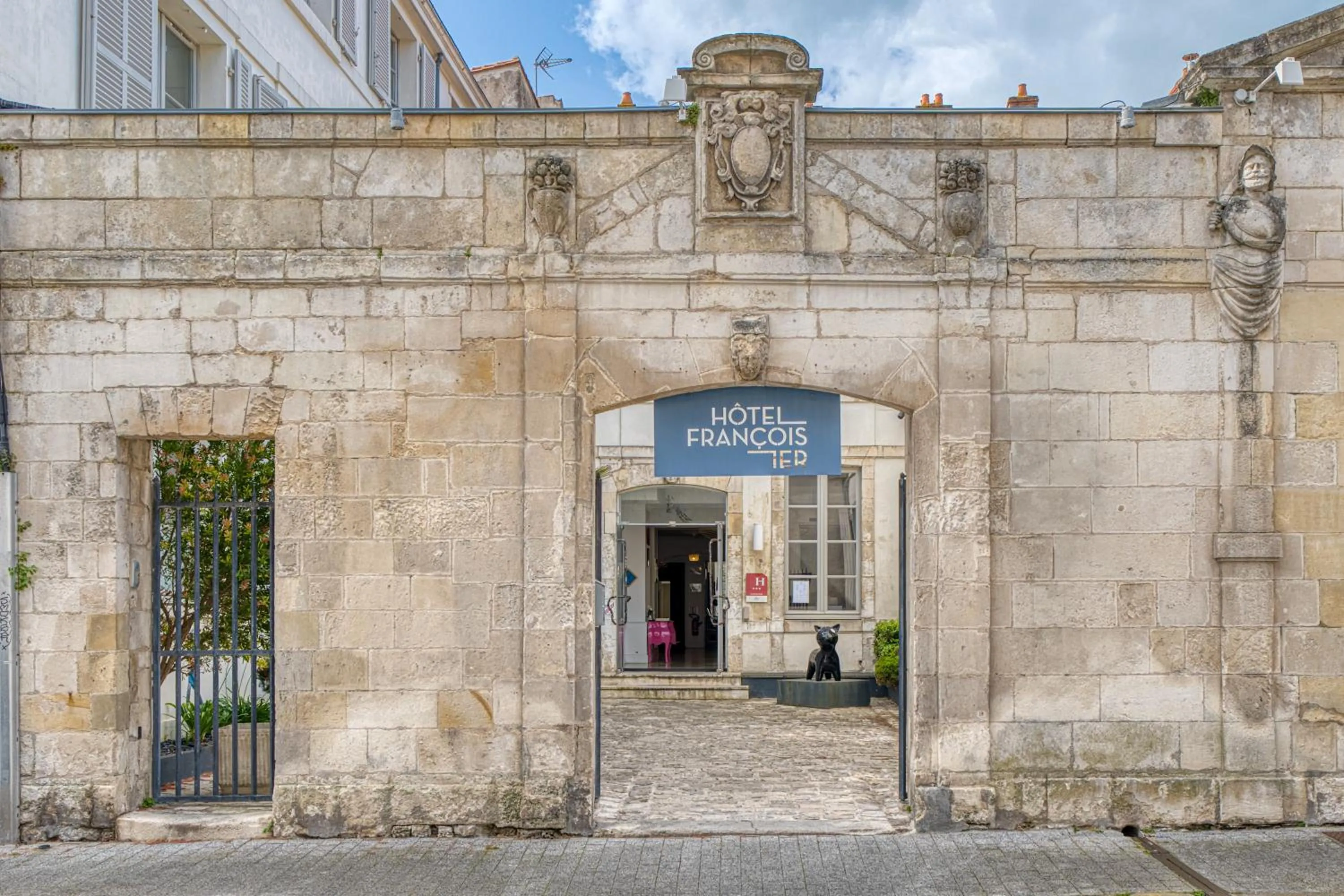 Facade/entrance in Hôtel François 1er