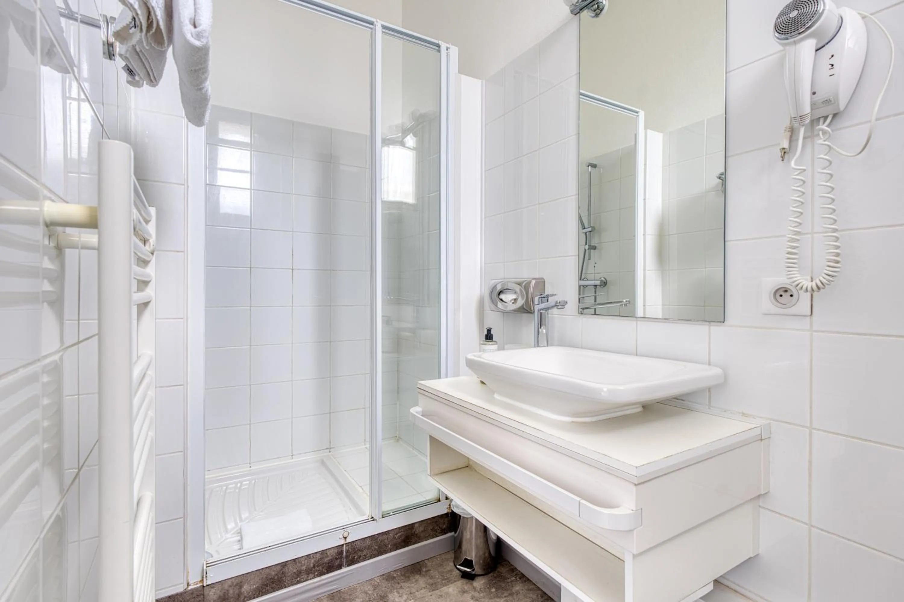 Shower in Hôtel François 1er