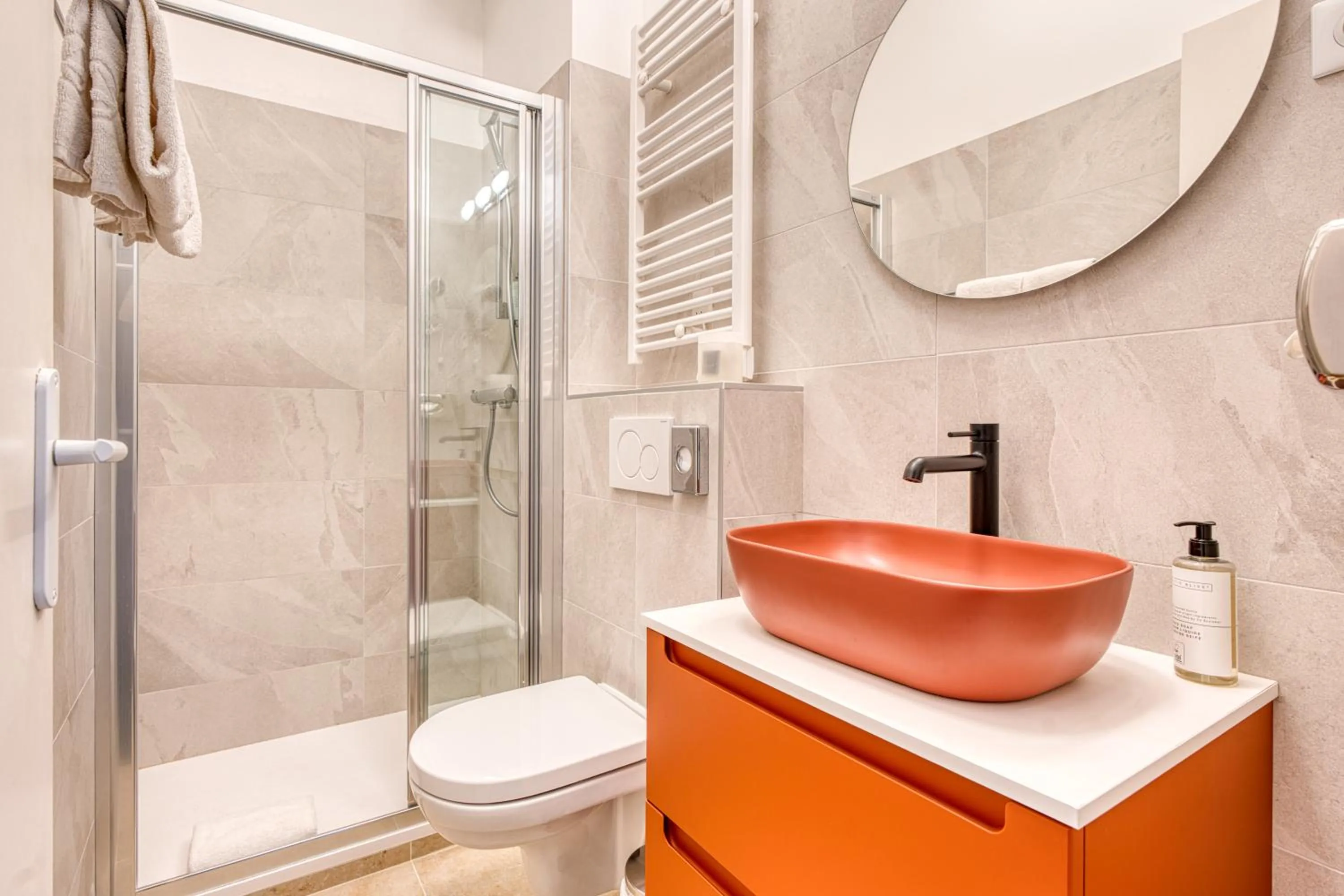 Shower in Hôtel François 1er