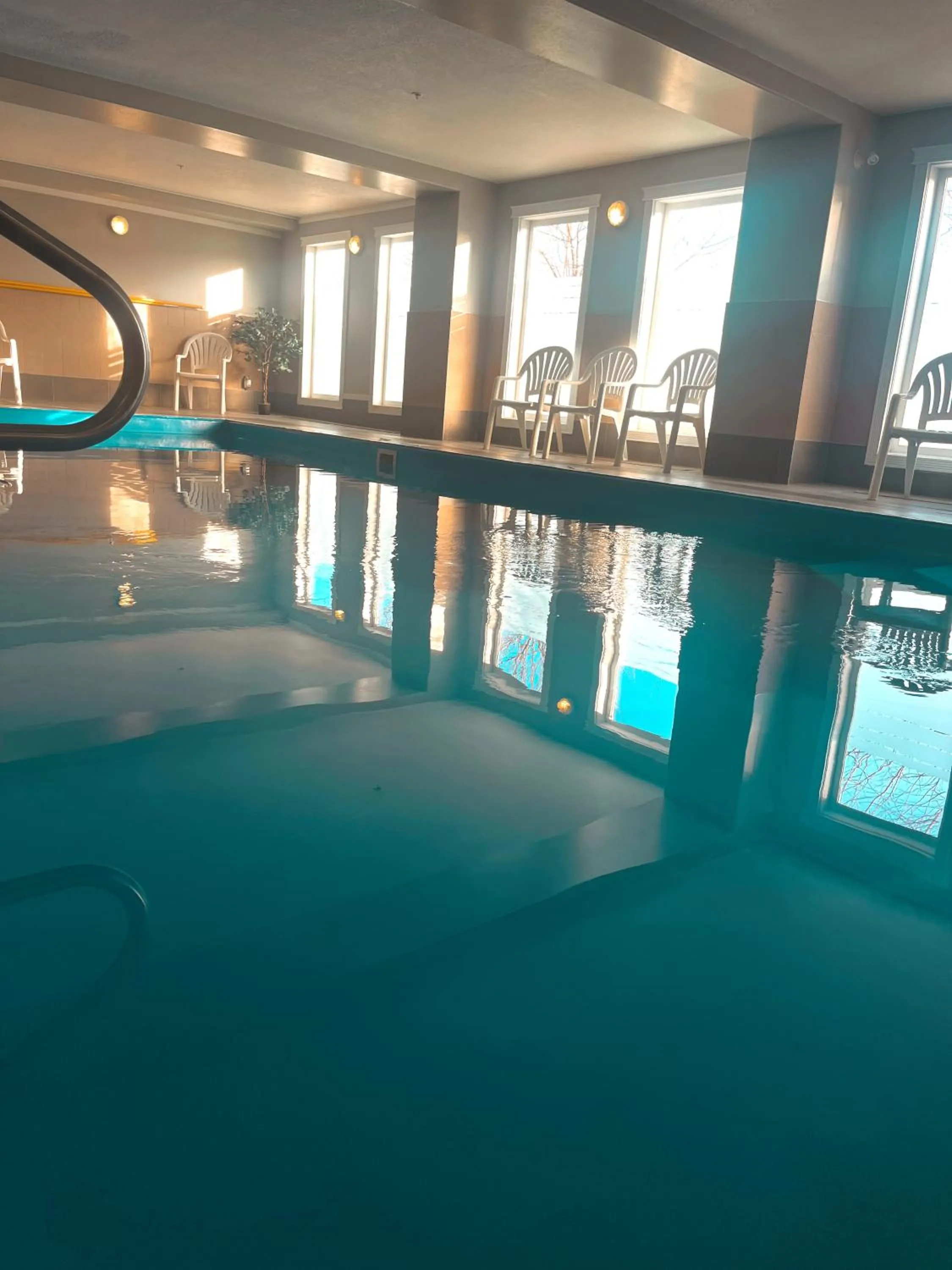 Swimming pool in Quality Inn & Suites Hinton