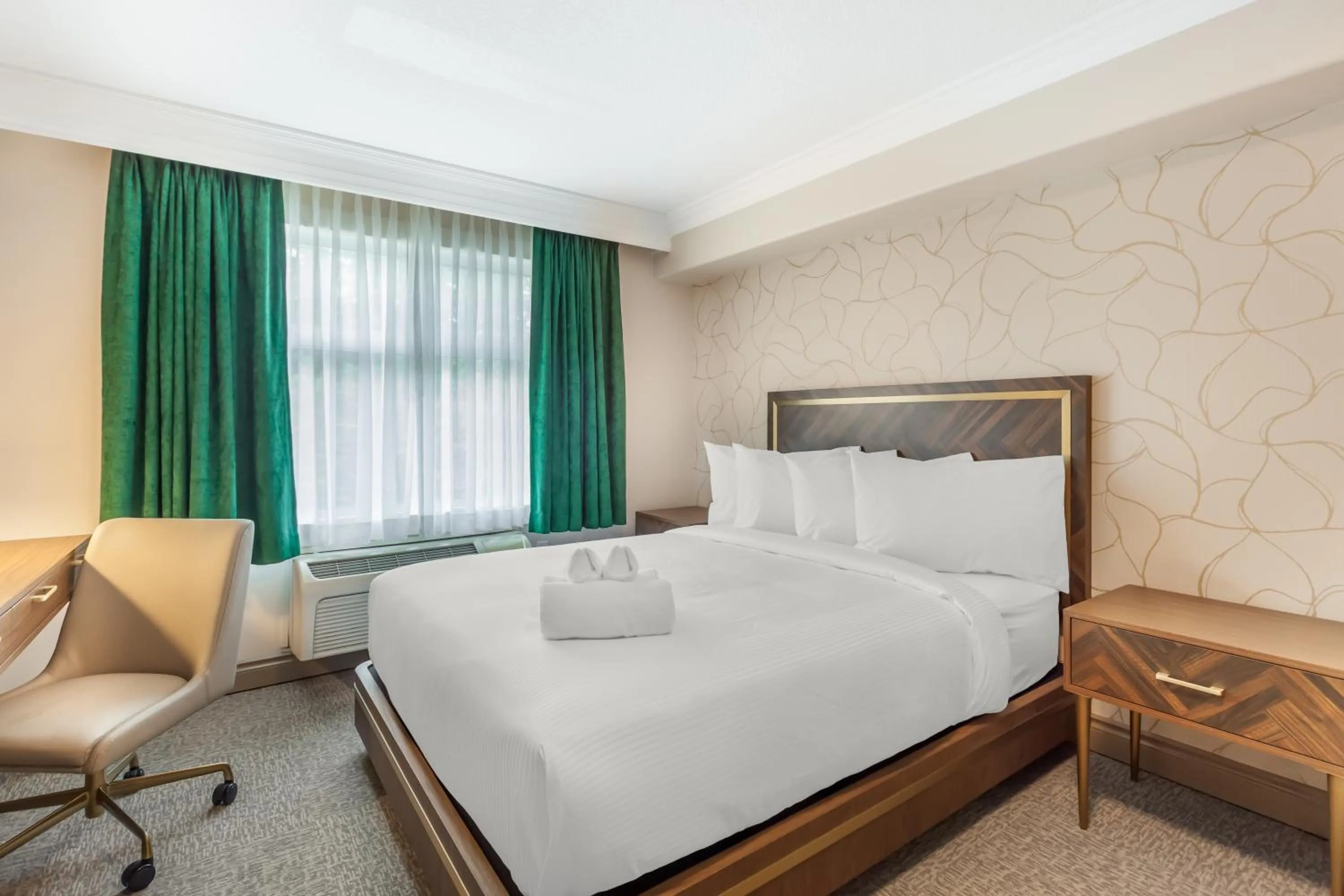 Bed in Velora Hinton, an Ascend Collection Hotel