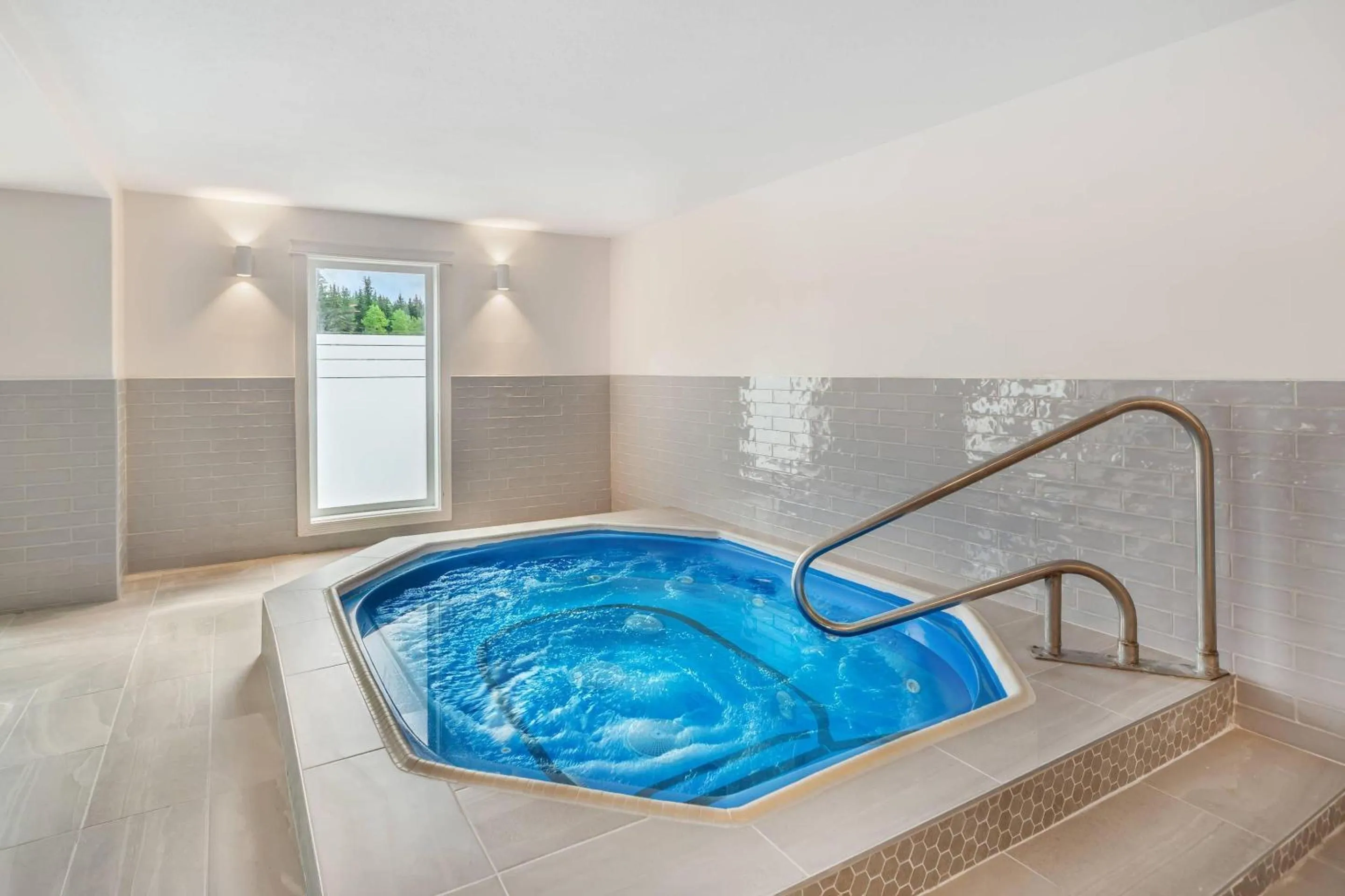 Hot Tub in Velora Hinton, an Ascend Collection Hotel