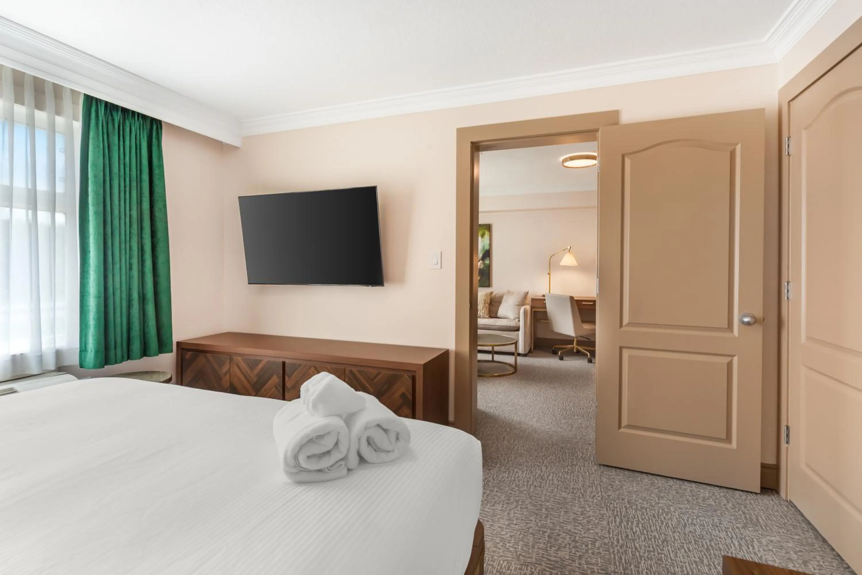 Bedroom, Bed in Velora Hinton, an Ascend Collection Hotel