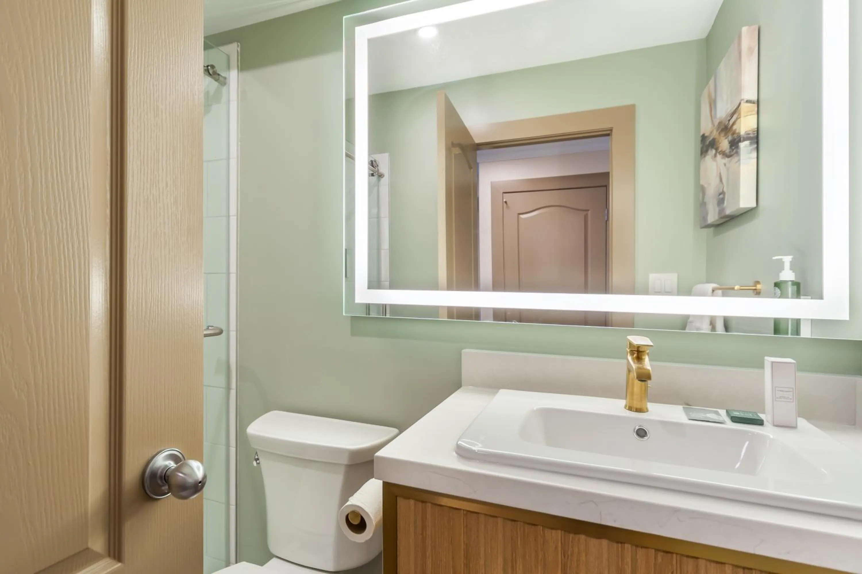 Bathroom in Velora Hinton, an Ascend Collection Hotel