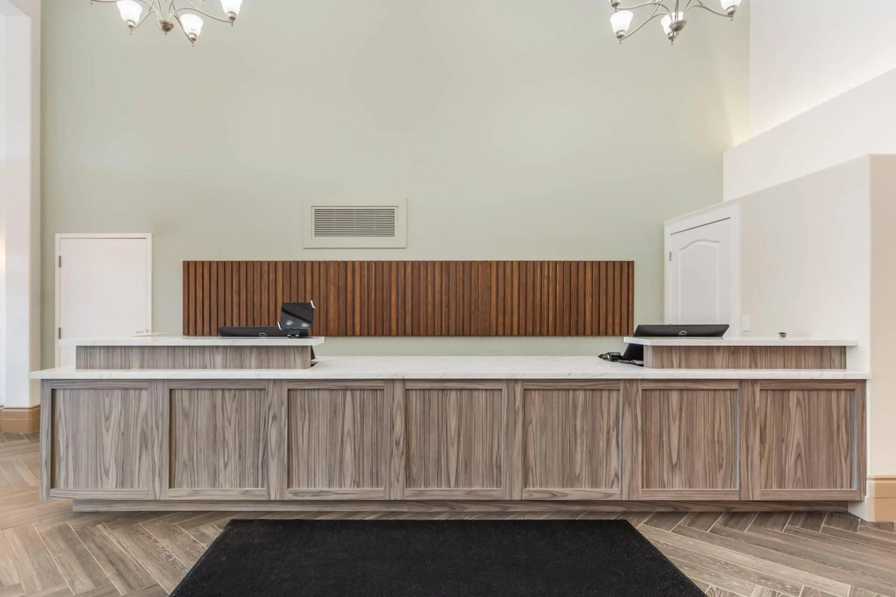 Lobby or reception in Velora Hinton, an Ascend Collection Hotel