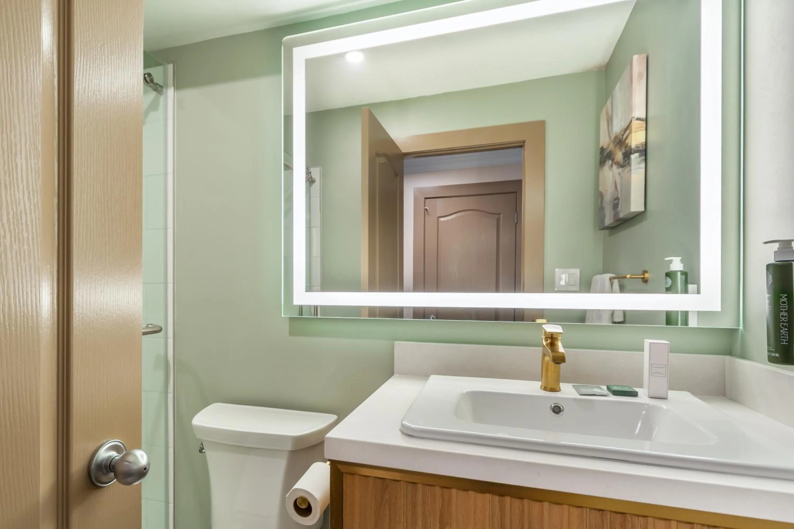 Bathroom in Velora Hinton, an Ascend Collection Hotel