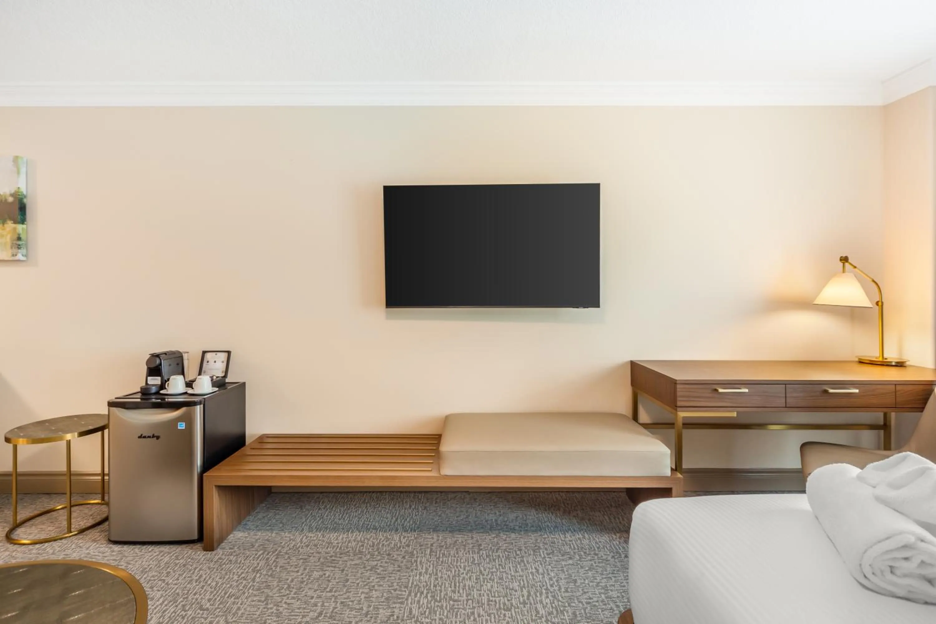 Bedroom in Velora Hinton, an Ascend Collection Hotel