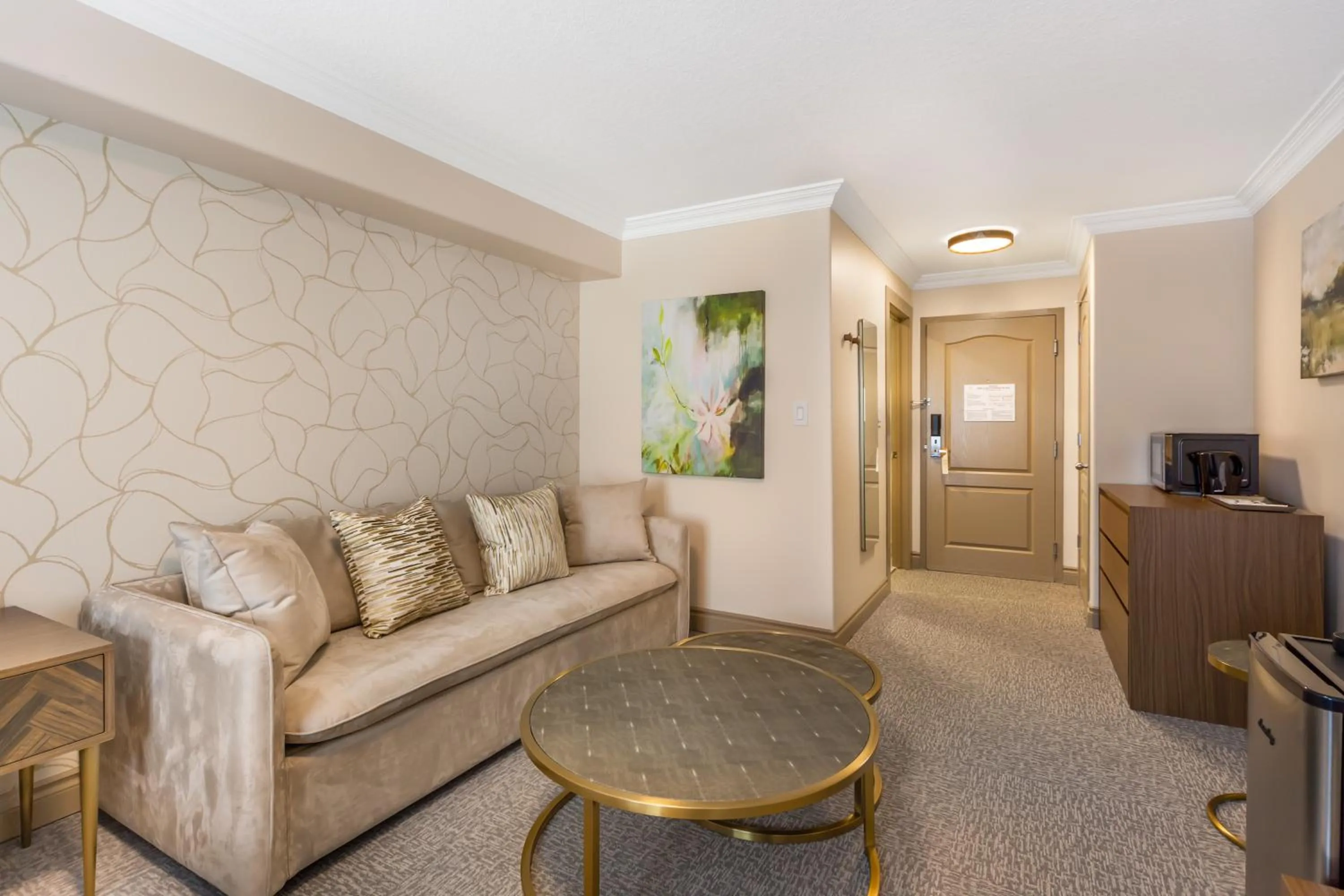 Seating area in Velora Hinton, an Ascend Collection Hotel