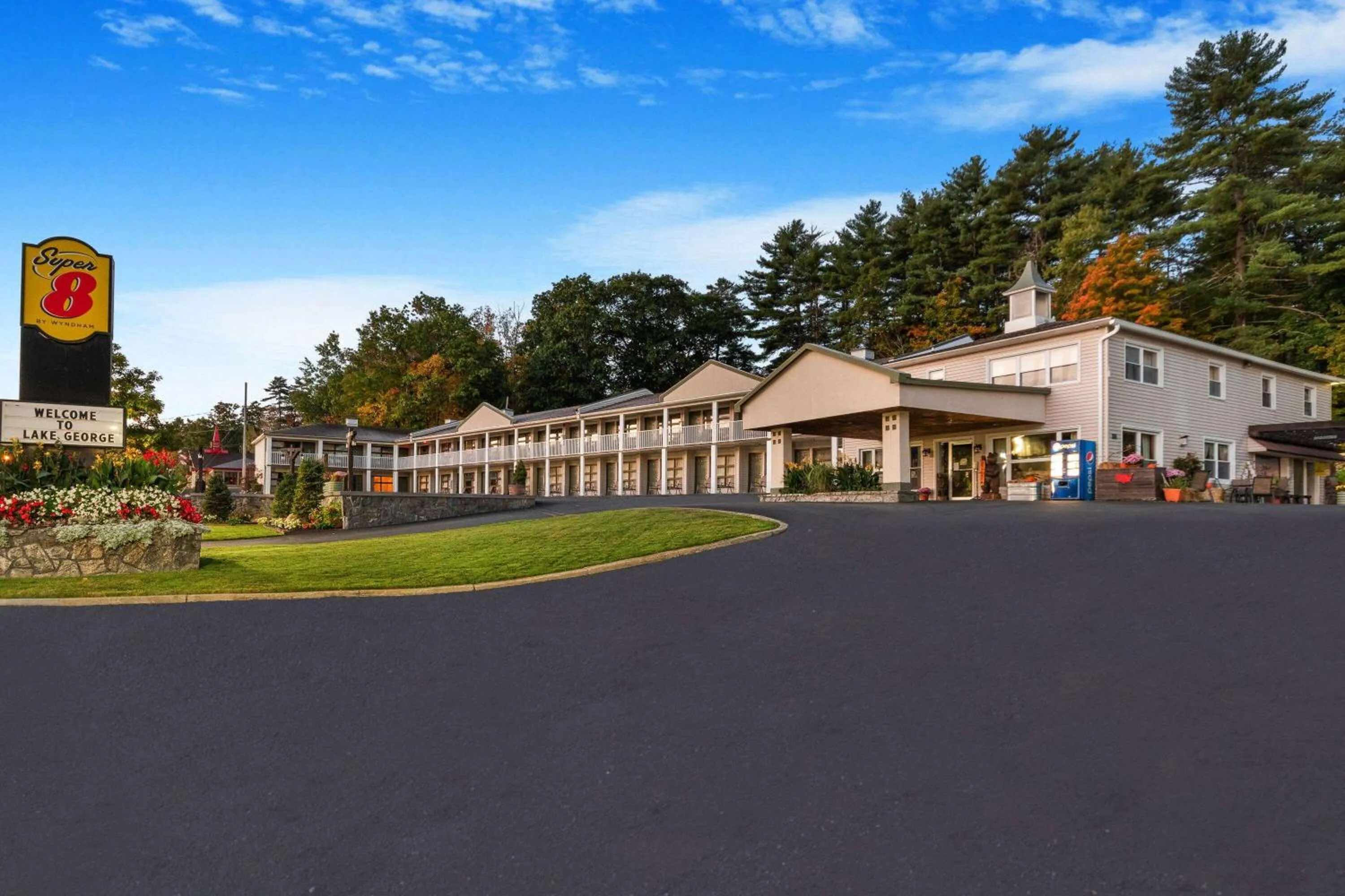 Property building in Super 8 by Wyndham Lake George/Downtown