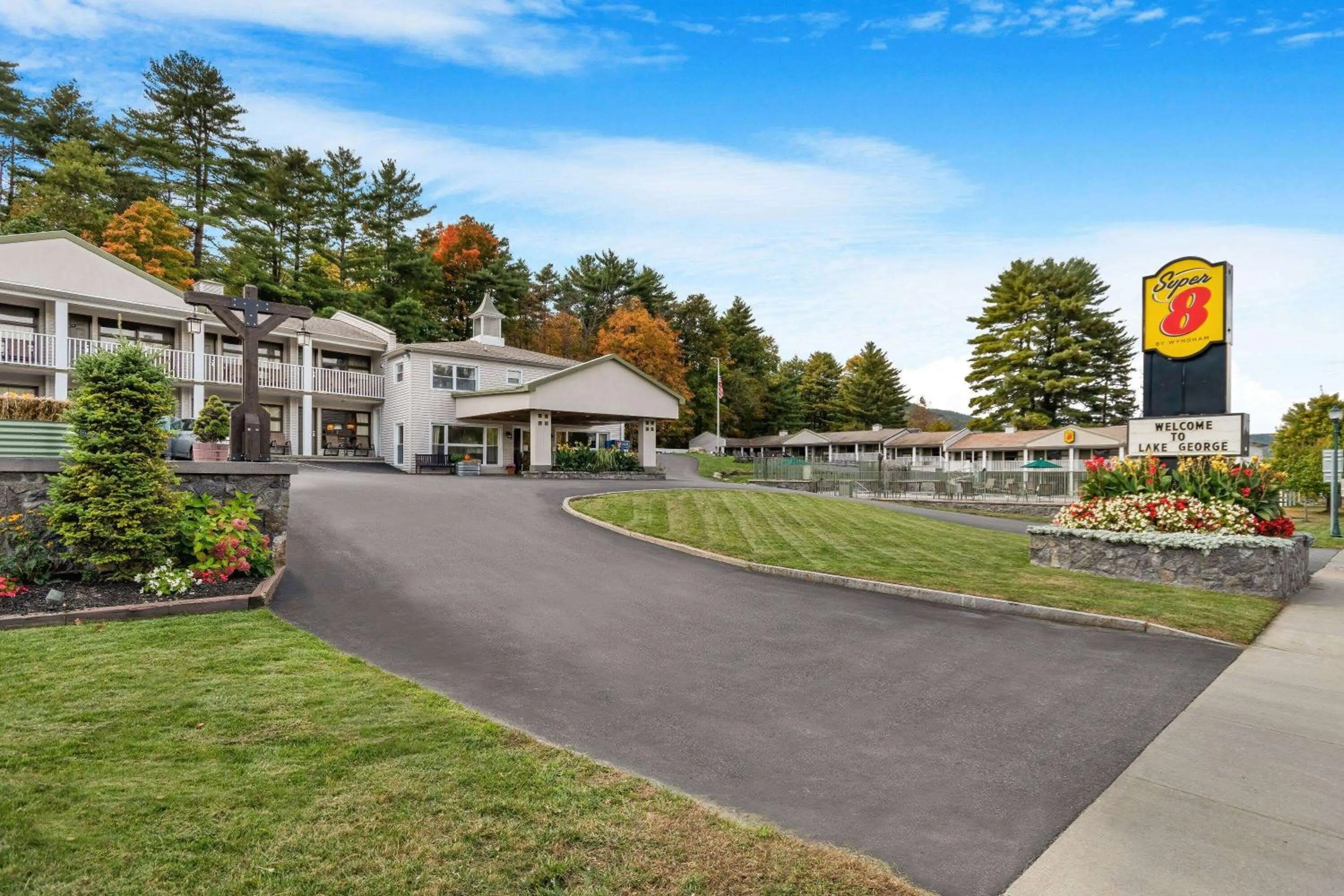 Property building in Super 8 by Wyndham Lake George/Downtown