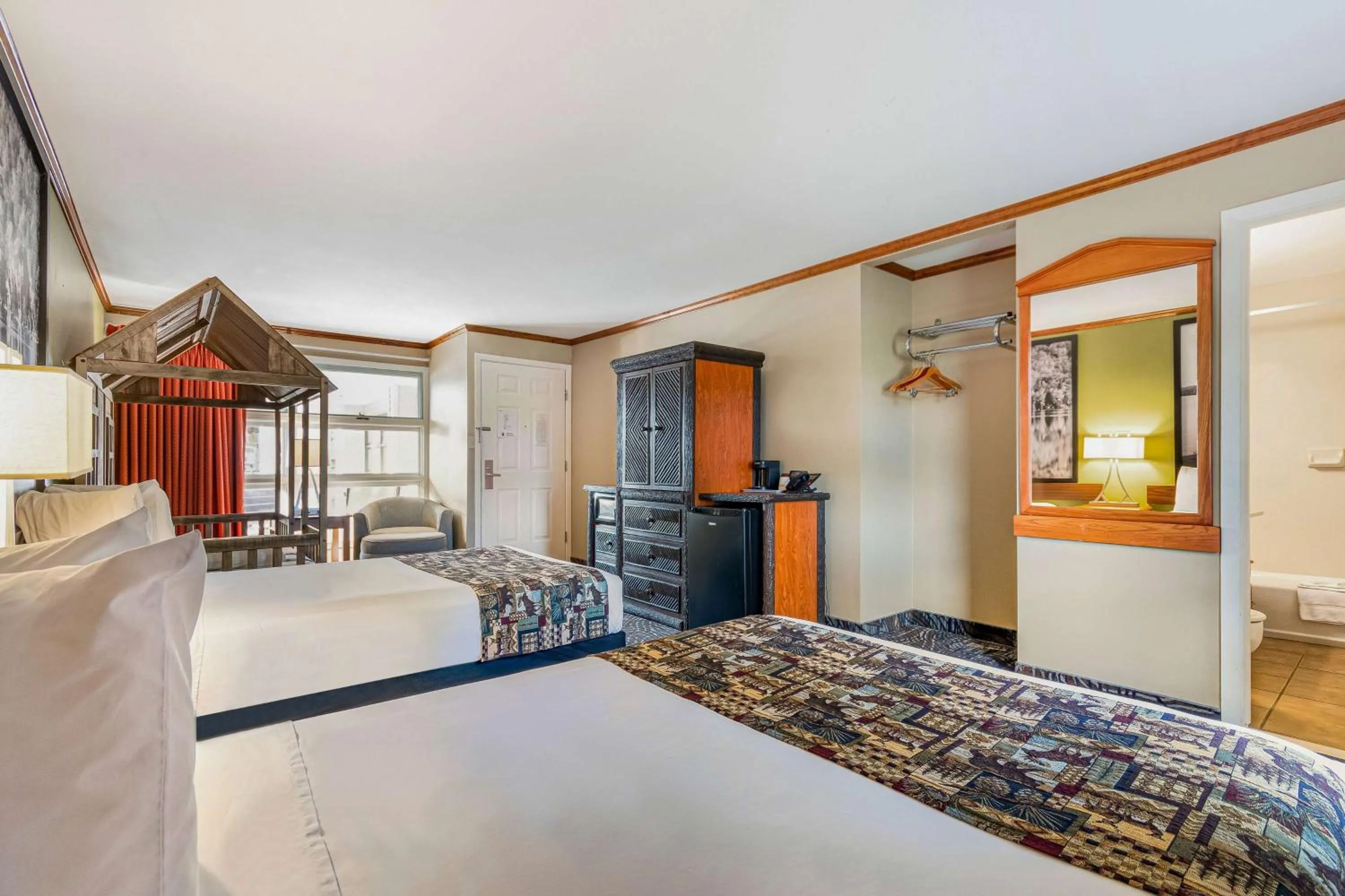 Photo of the whole room, Bed in Super 8 by Wyndham Lake George/Downtown