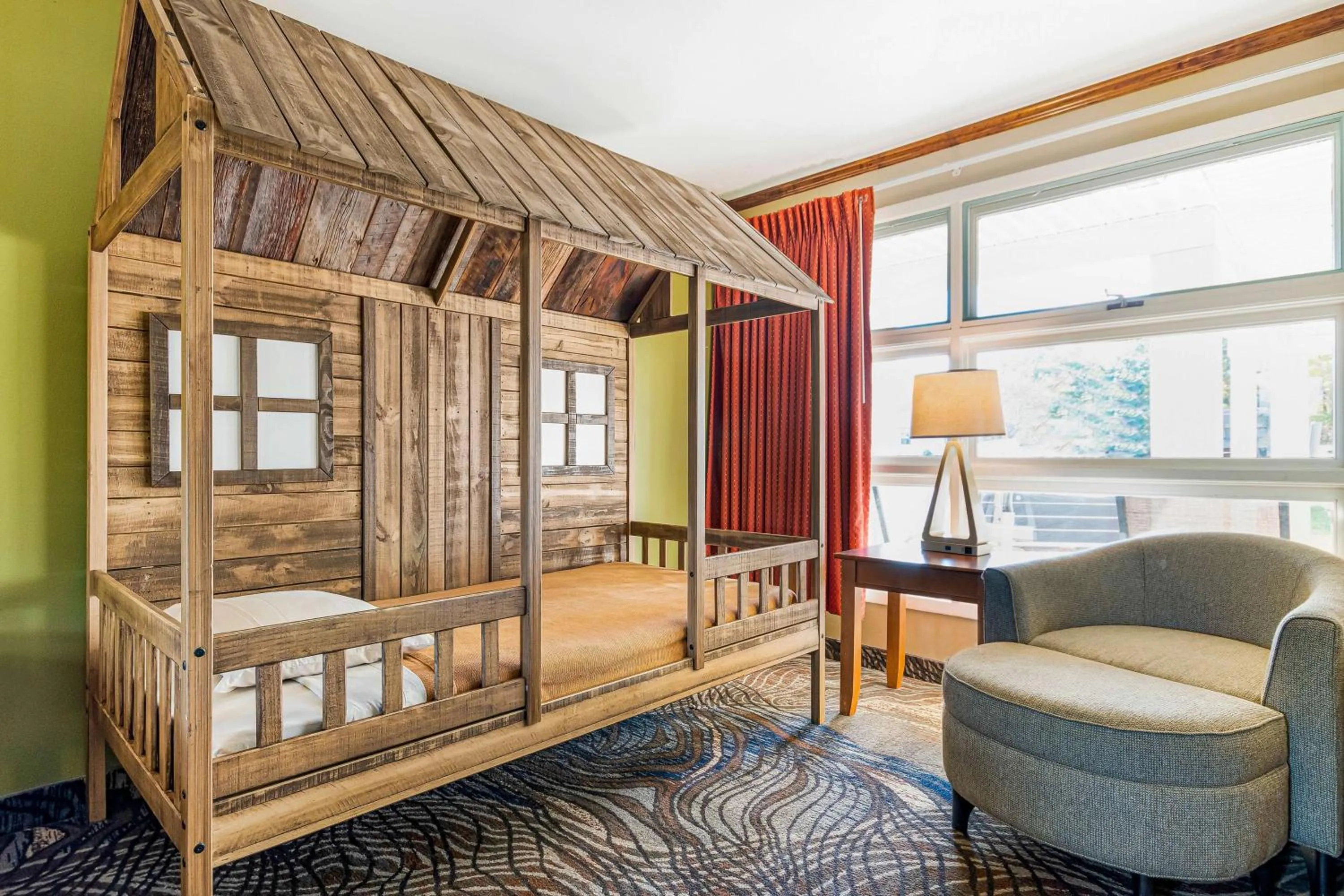 Photo of the whole room, Bed in Super 8 by Wyndham Lake George/Downtown