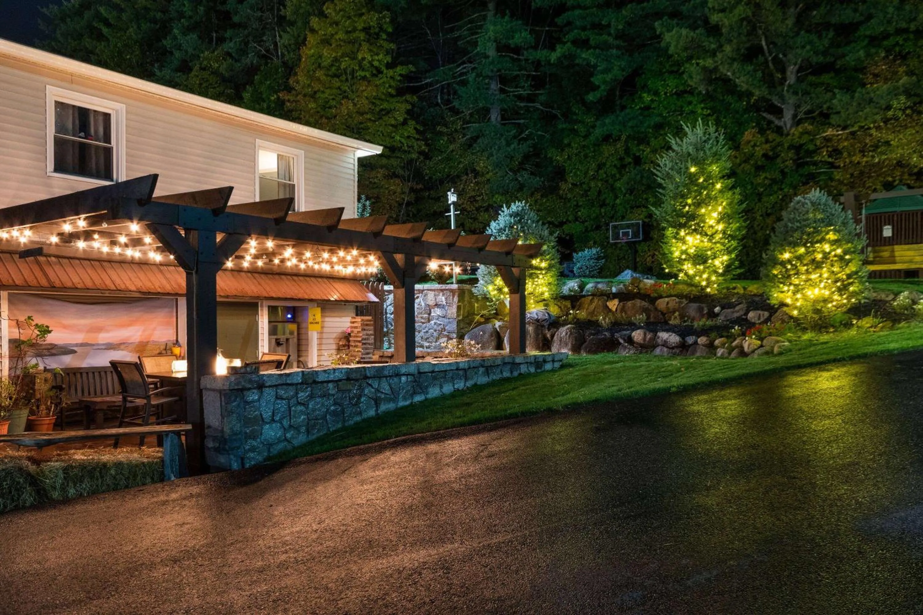 Property building in Super 8 by Wyndham Lake George/Downtown