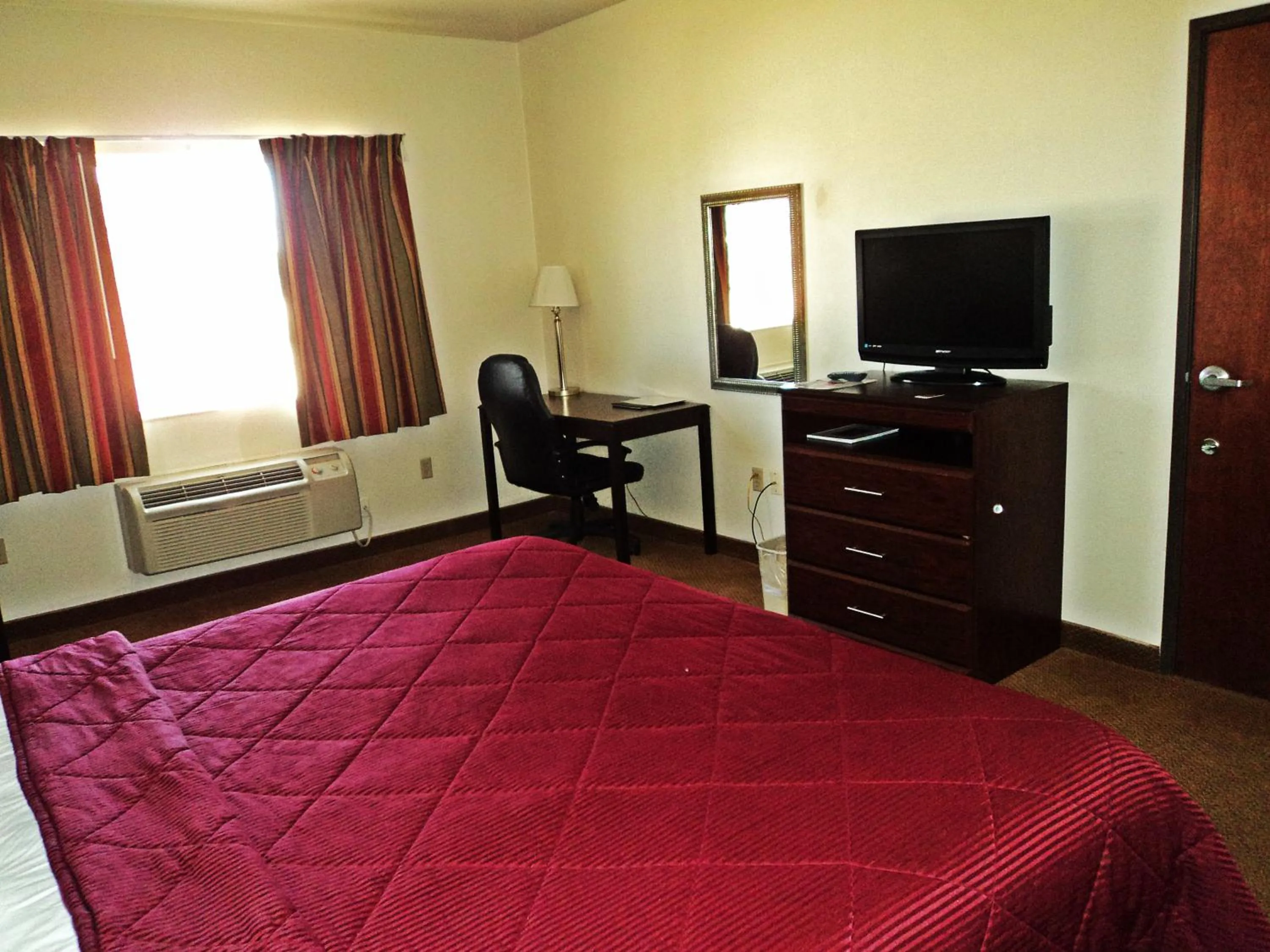 Bed in Travelodge by Wyndham Carlsbad NM