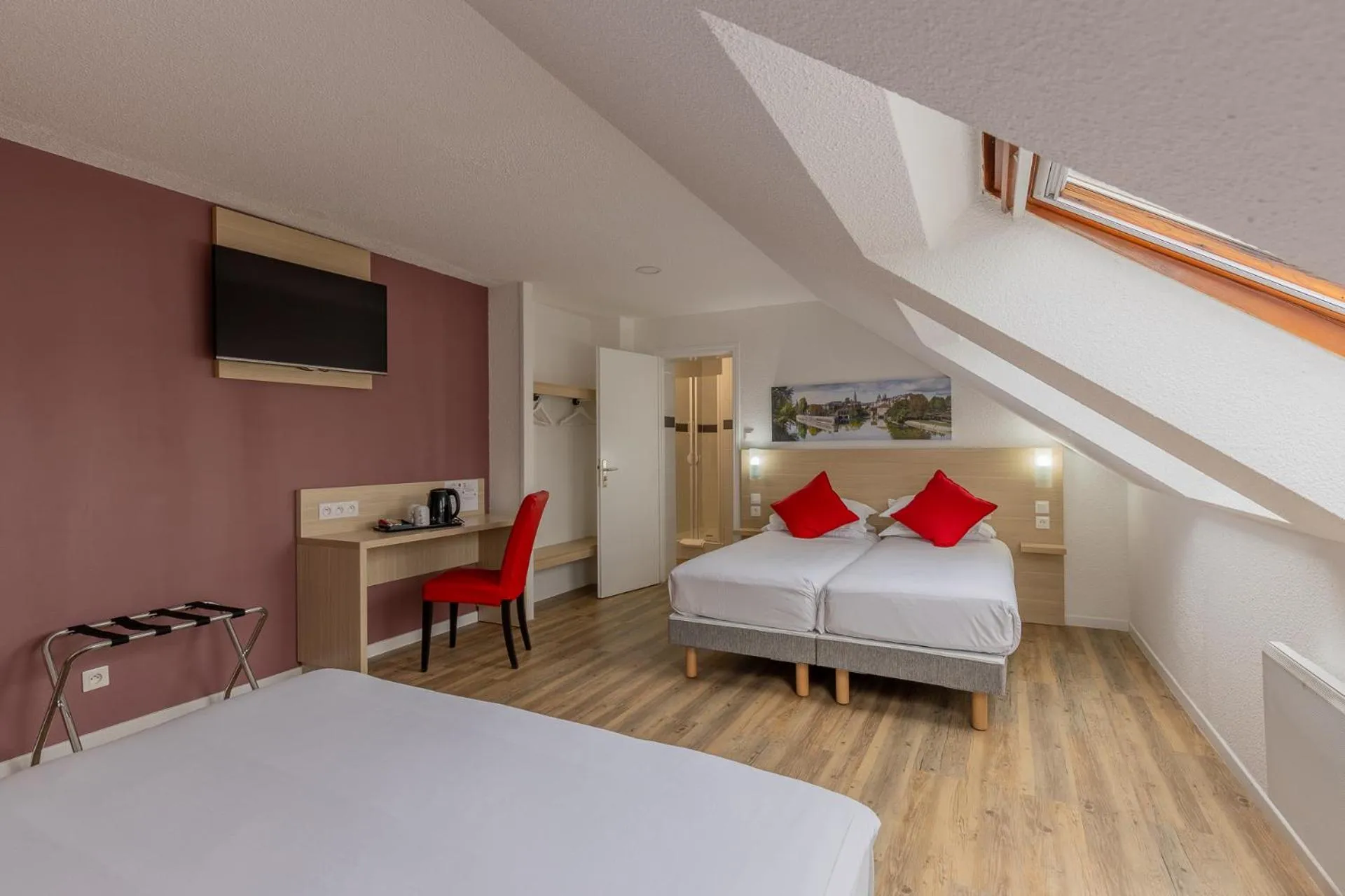 Photo of the whole room, Bed in HÔTEL ÉDEN - Metz Nord - Woippy - Porte du Luxembourg - A31