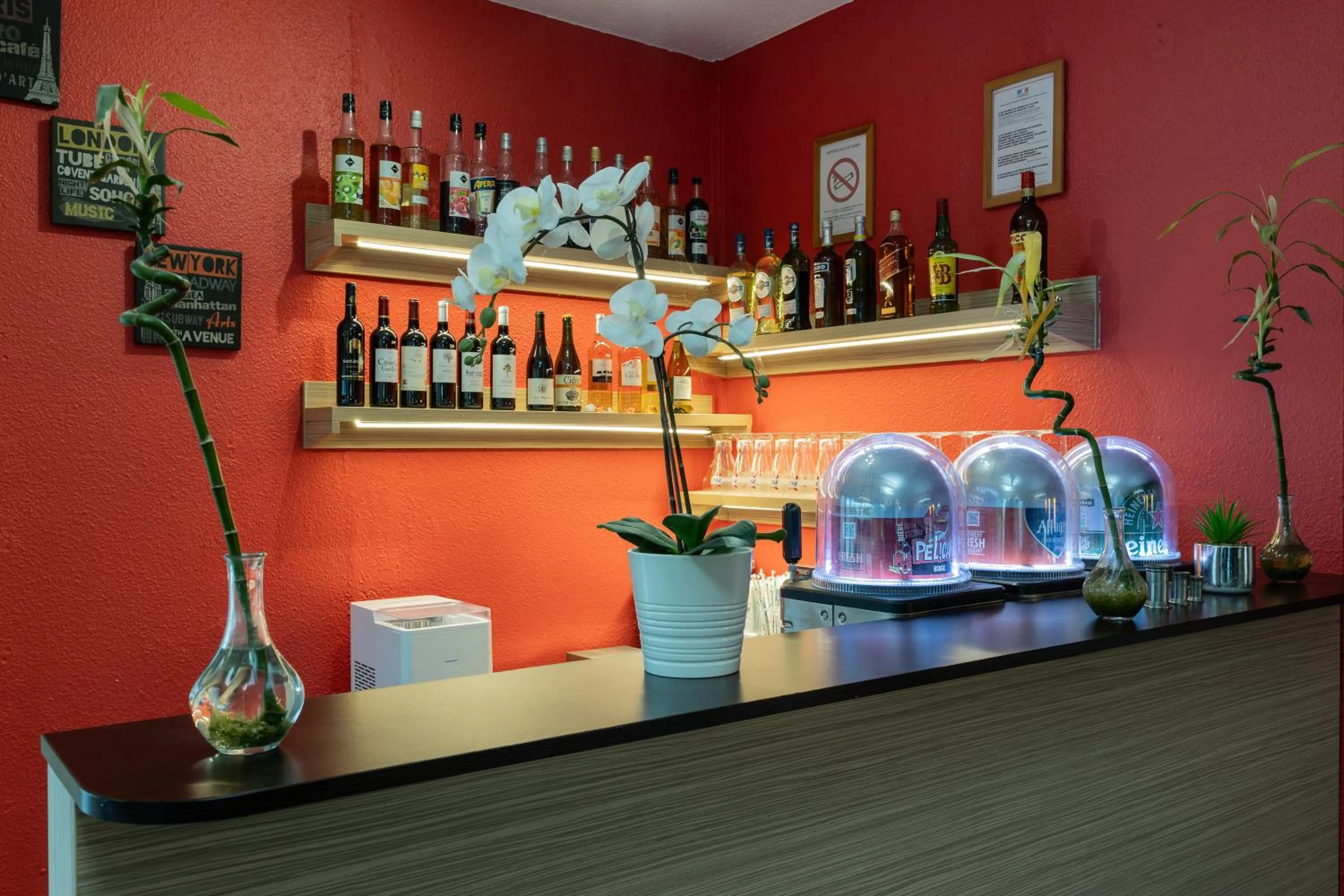 Lounge or bar in HÔTEL ÉDEN - Metz Nord - Woippy - Porte du Luxembourg - A31
